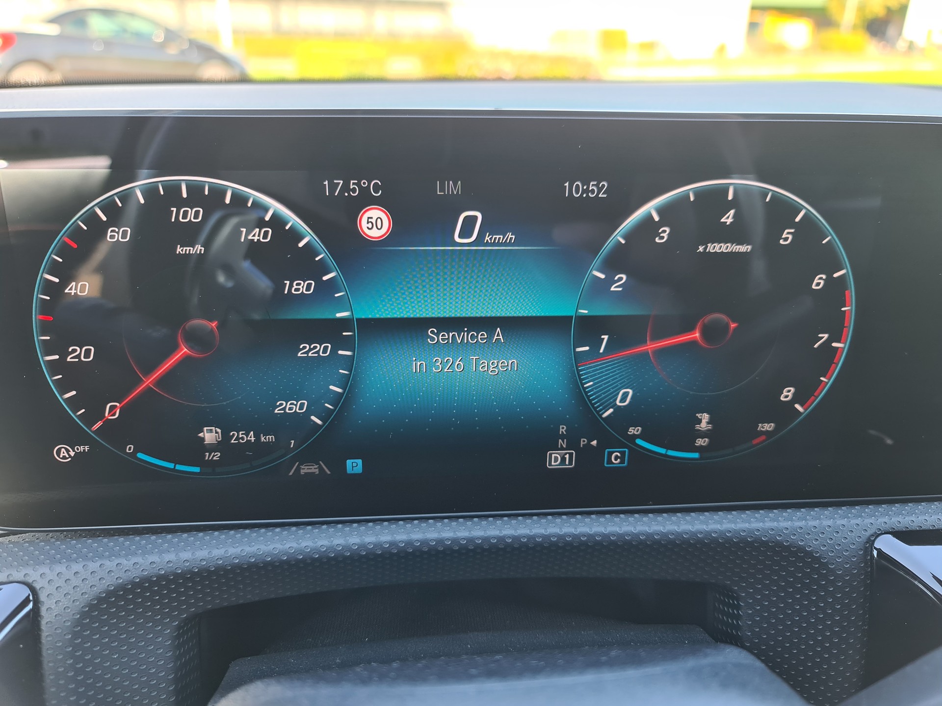 MERCEDES-BENZ CLA Shooting Brake 200 AMG Line 7G-DCT-image-12
