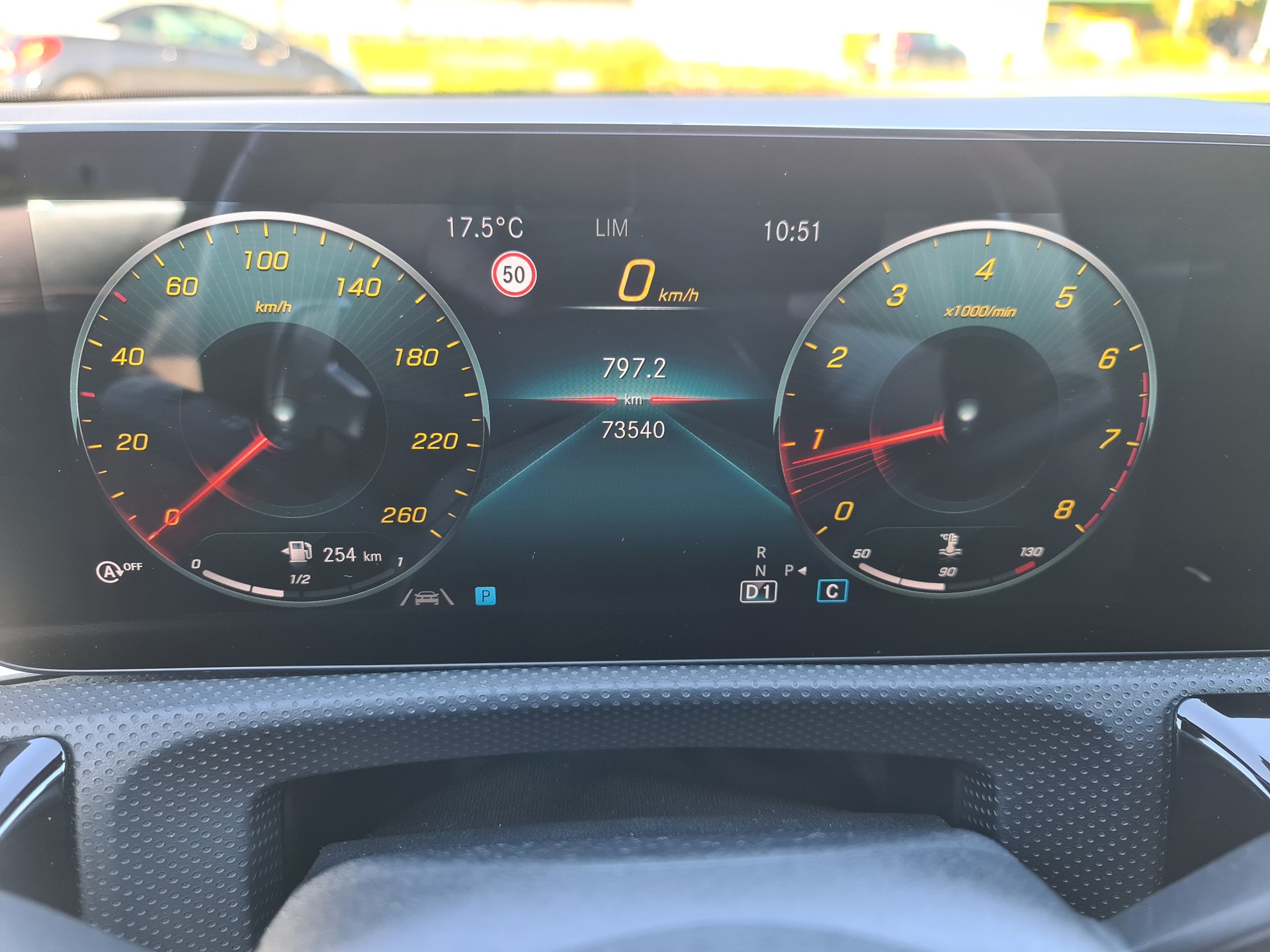 MERCEDES-BENZ CLA Shooting Brake 200 AMG Line 7G-DCT-image-11