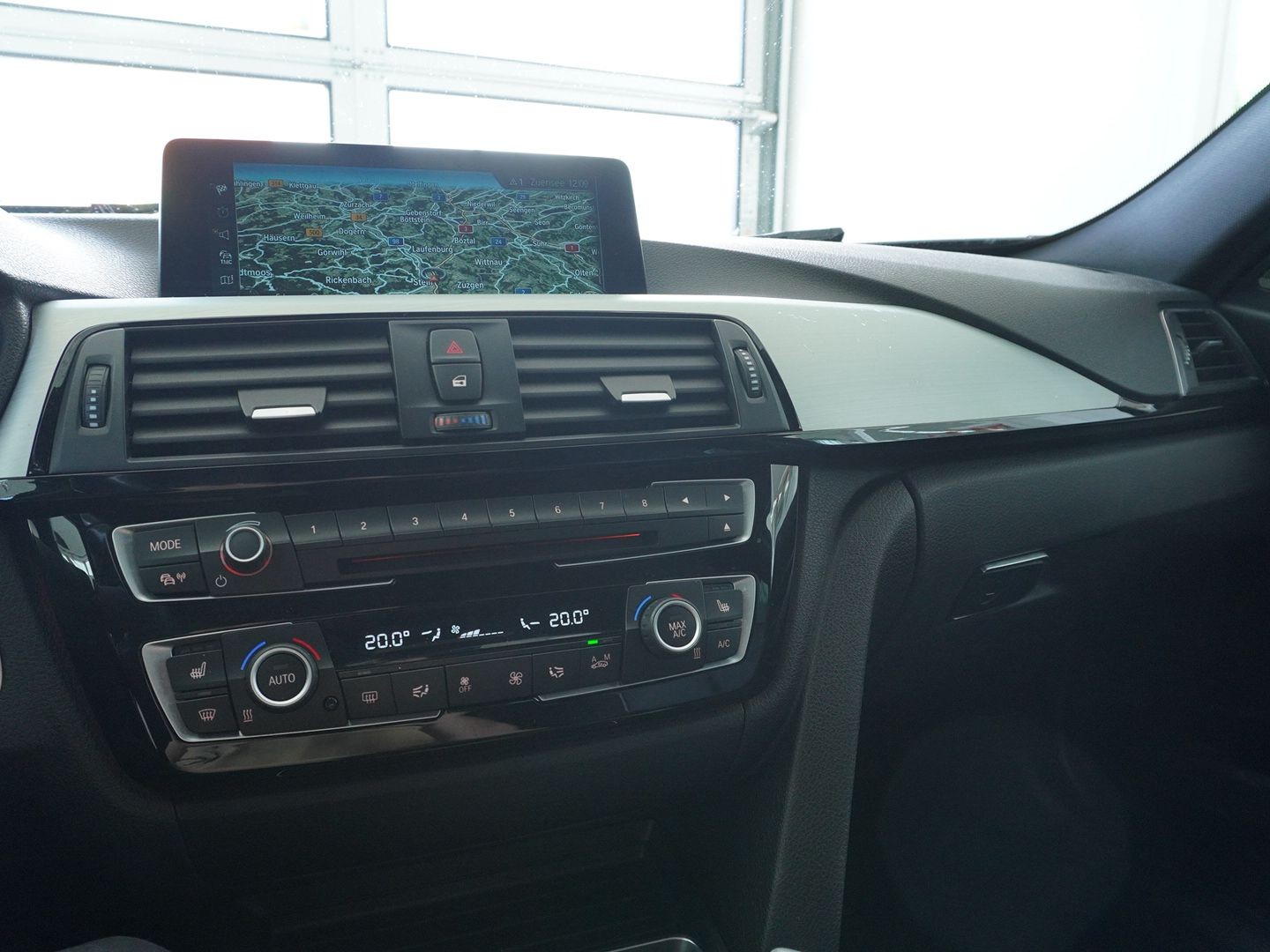 BMW 318d Touring M Sport Line Steptronic-image-8