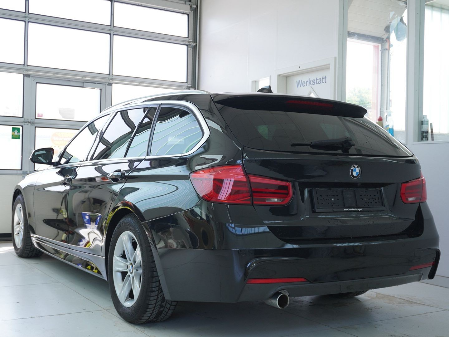 BMW 318d Touring M Sport Line Steptronic-image-1