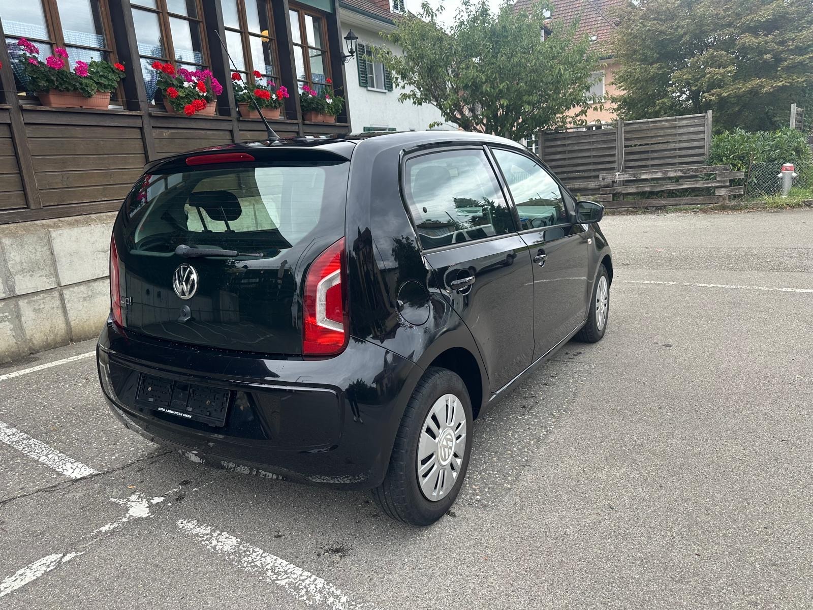VW Up 1.0 BMT black up-image-2