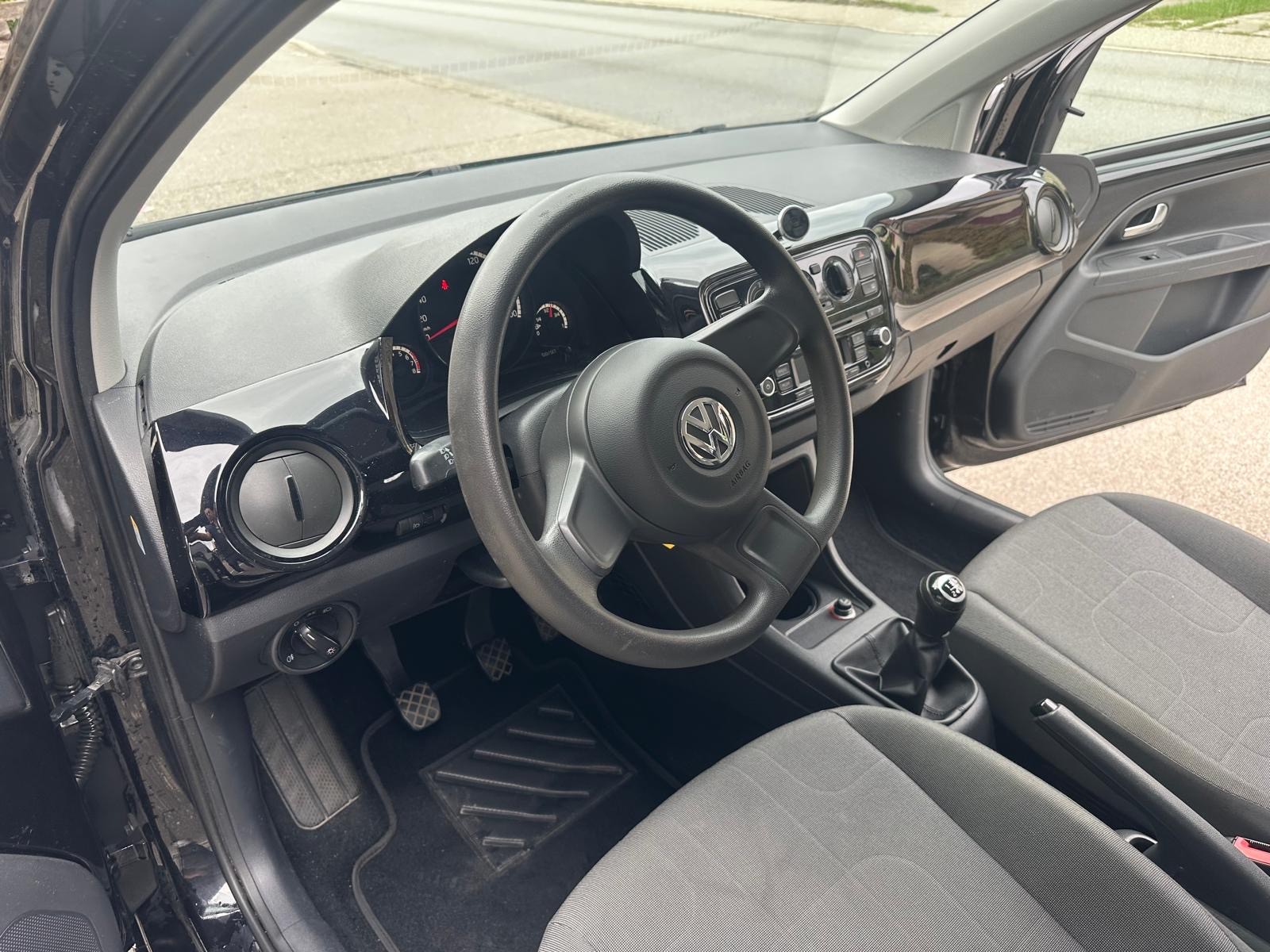 VW Up 1.0 BMT black up-image-8