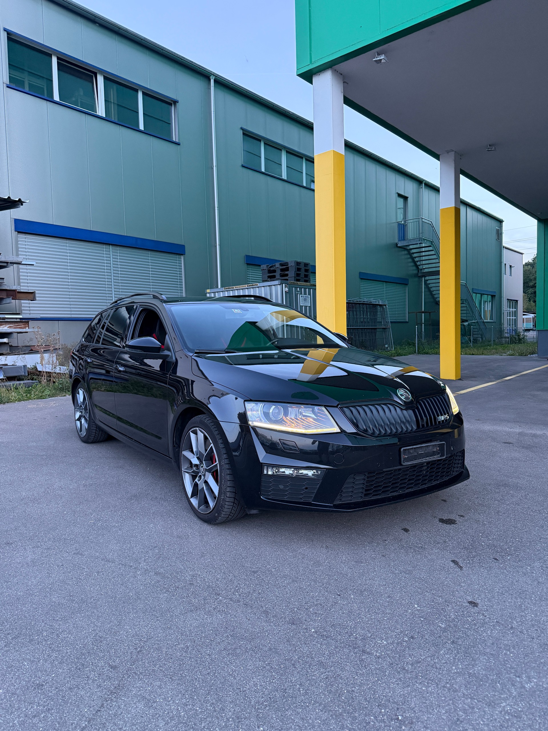 SKODA Octavia Combi 2.0 TDI RS-image-0