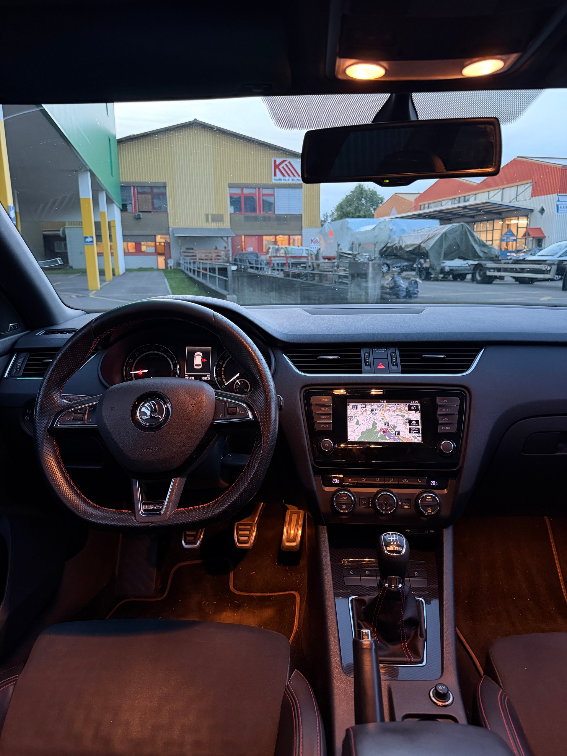 SKODA Octavia Combi 2.0 TDI RS-image-9