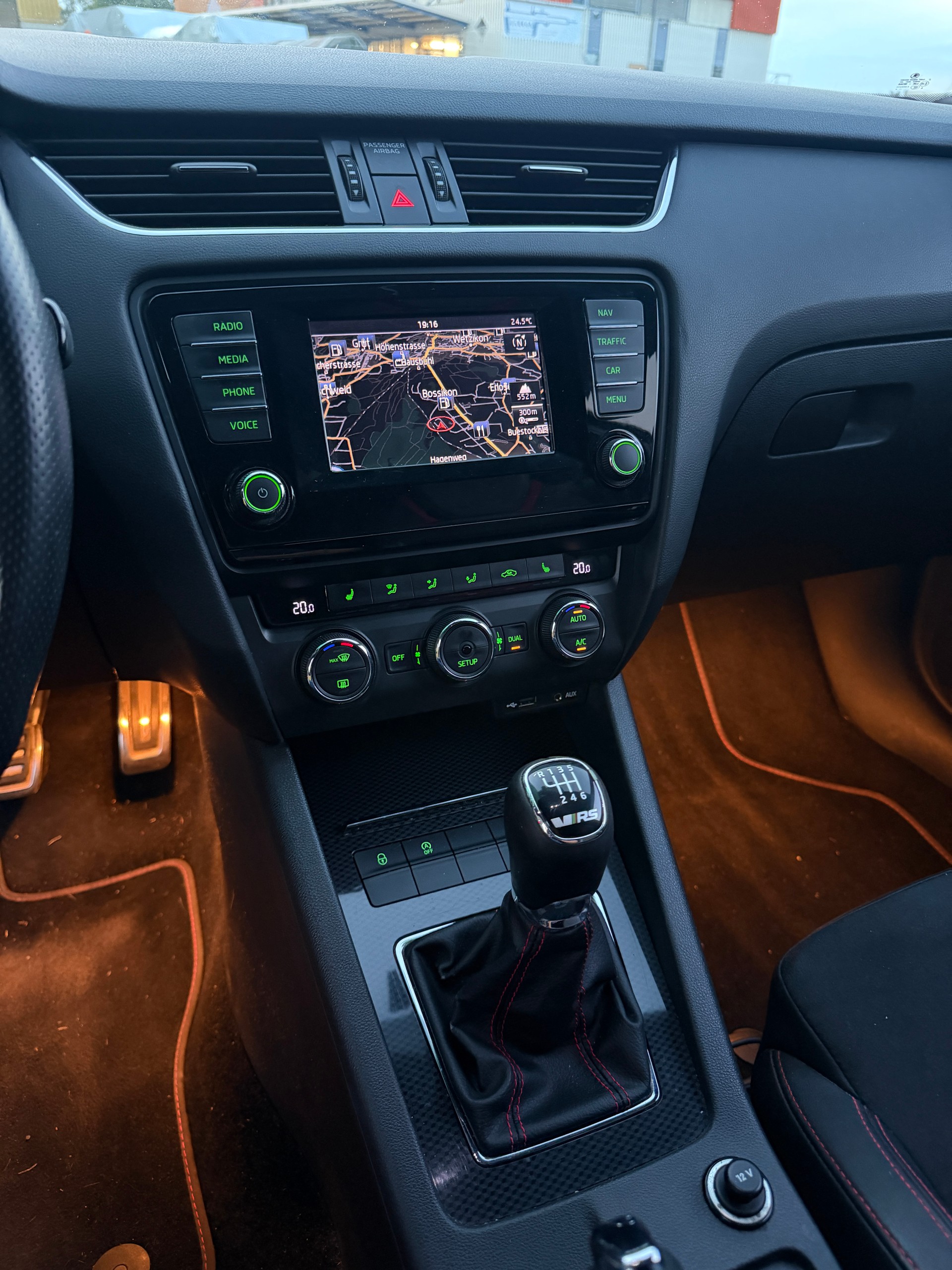 SKODA Octavia Combi 2.0 TDI RS-image-10