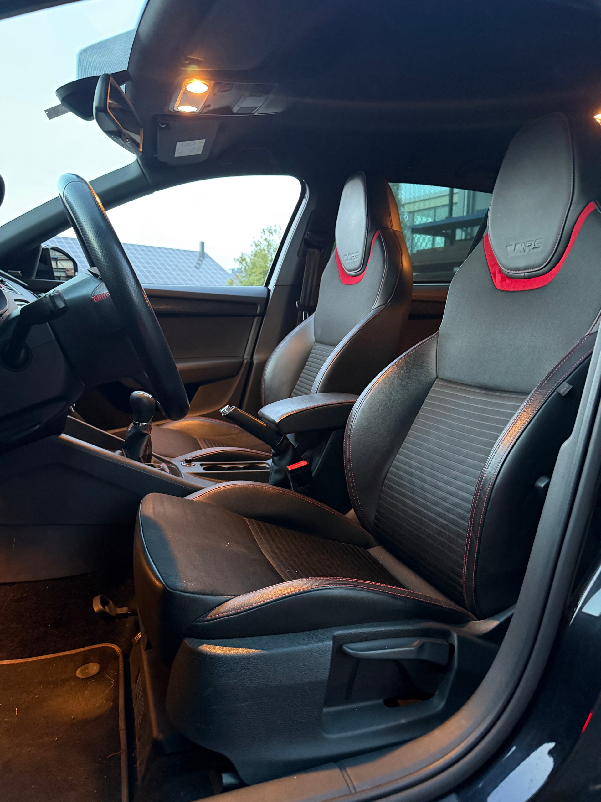 SKODA Octavia Combi 2.0 TDI RS-image-8