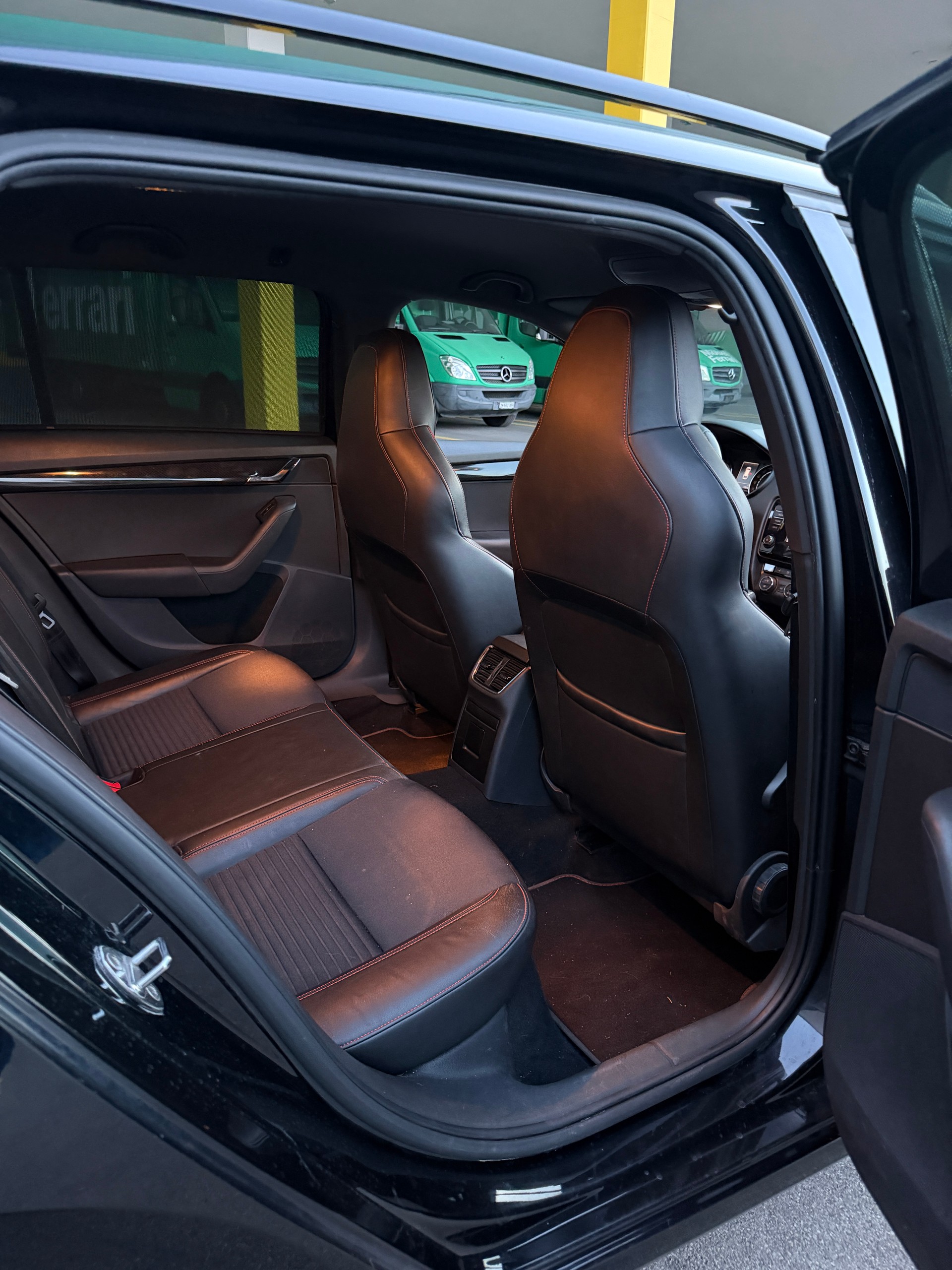 SKODA Octavia Combi 2.0 TDI RS-image-13
