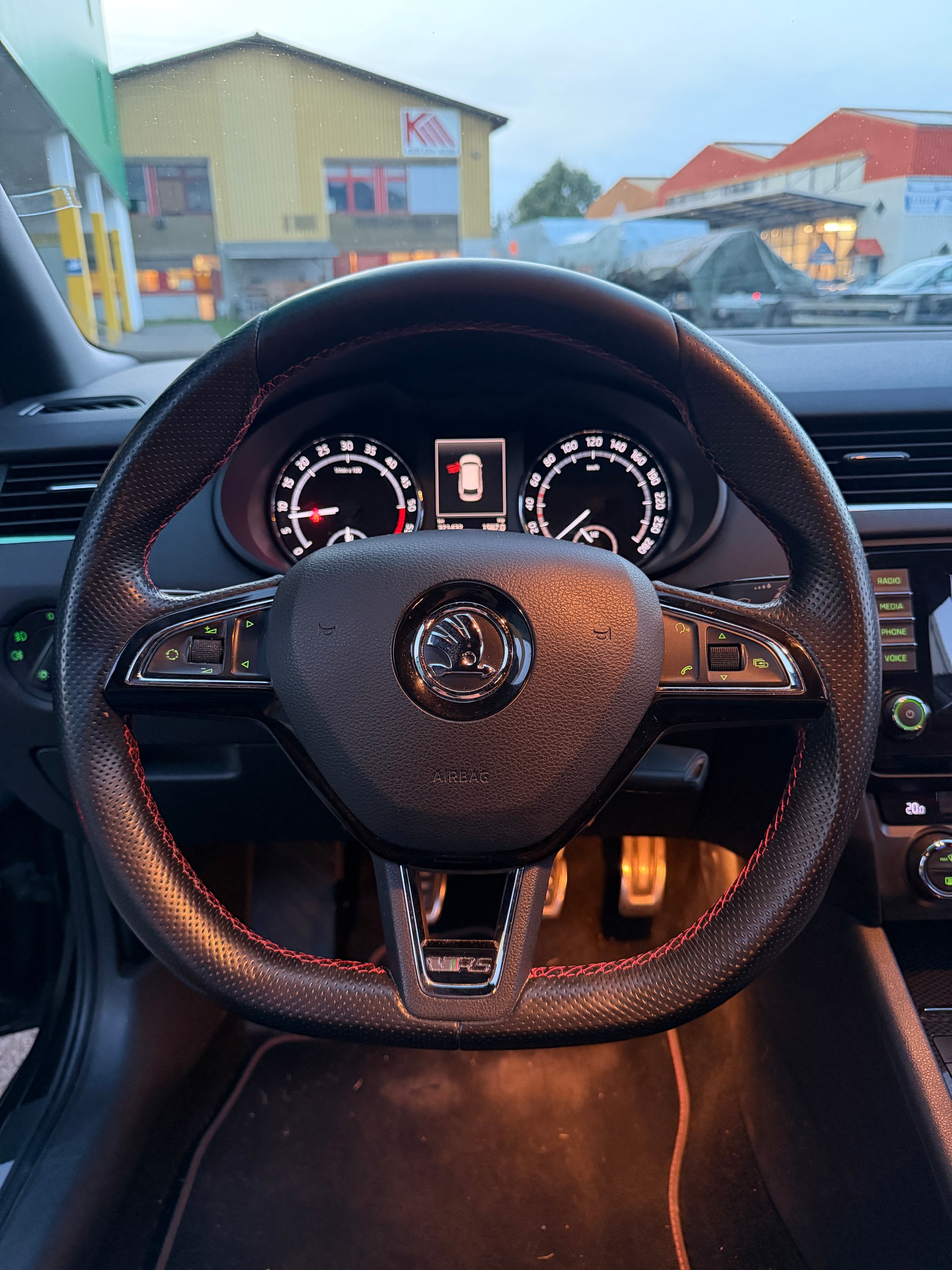 SKODA Octavia Combi 2.0 TDI RS-image-12