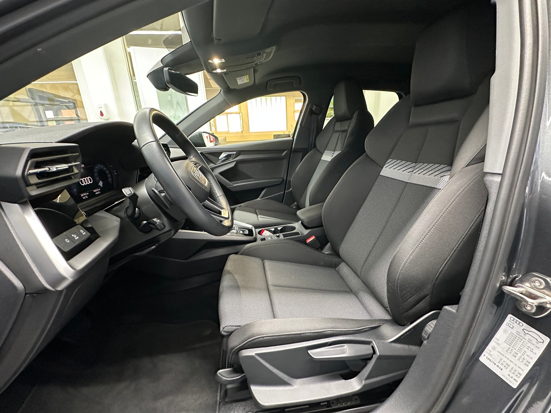 AUDI A3 Sportback 35 TFSI S line S-tronic-image-7