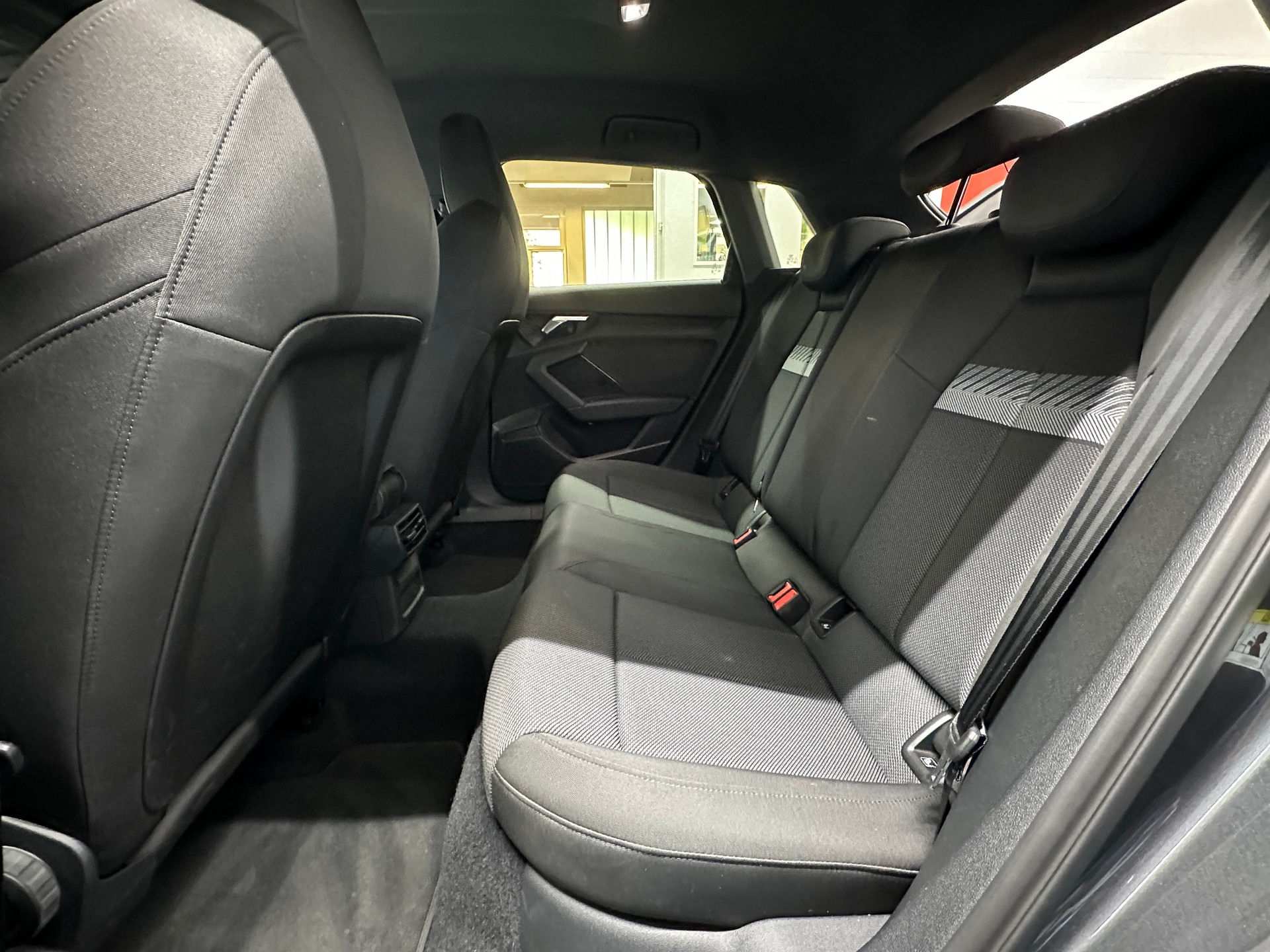 AUDI A3 Sportback 35 TFSI S line S-tronic-image-8