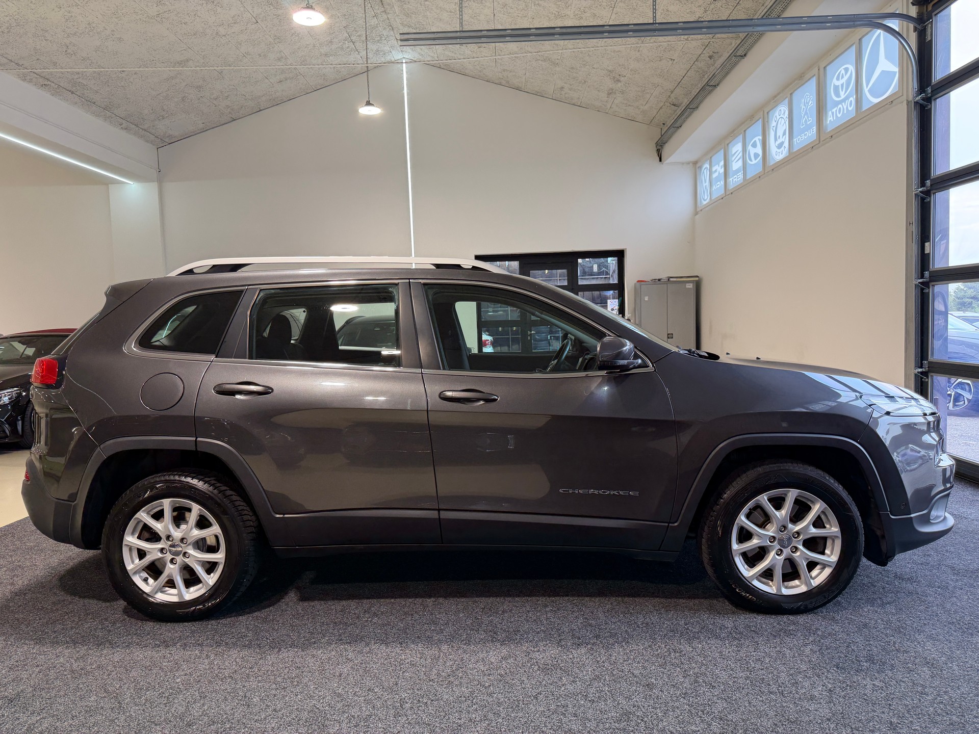 JEEP Cherokee 2.2TD Longitude AWD 9ATX-image-8
