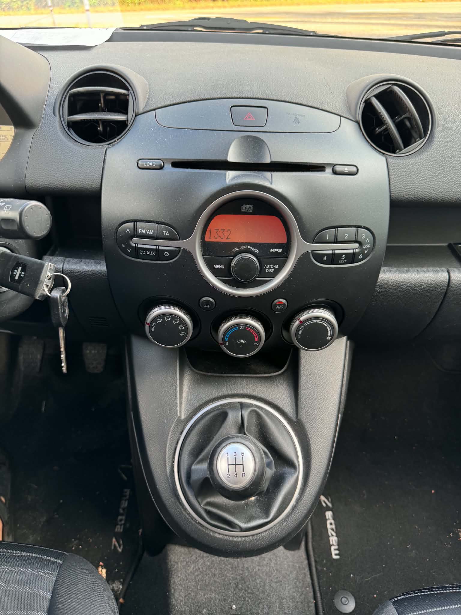 MAZDA 2 1.3i 16V Exclusive-image-14