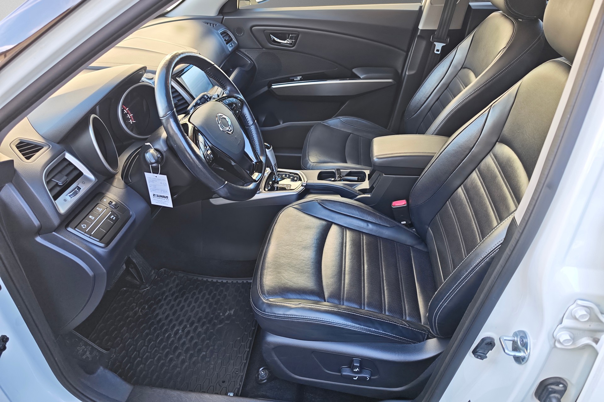 KGM-SsangYong Tivoli 1.6 eXDi Sapphire 4WD Automatic-image-8