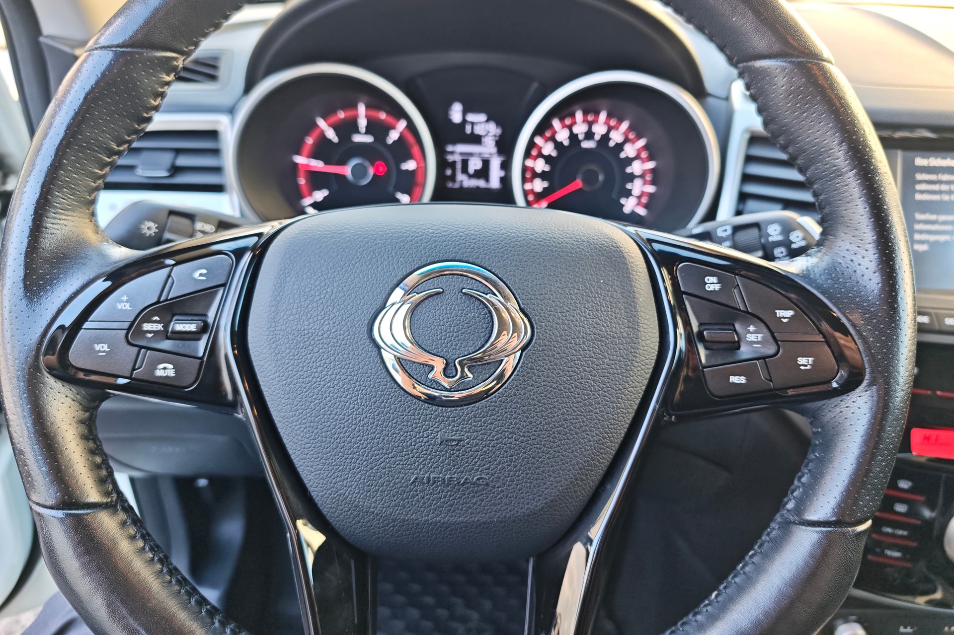 KGM-SsangYong Tivoli 1.6 eXDi Sapphire 4WD Automatic-image-12