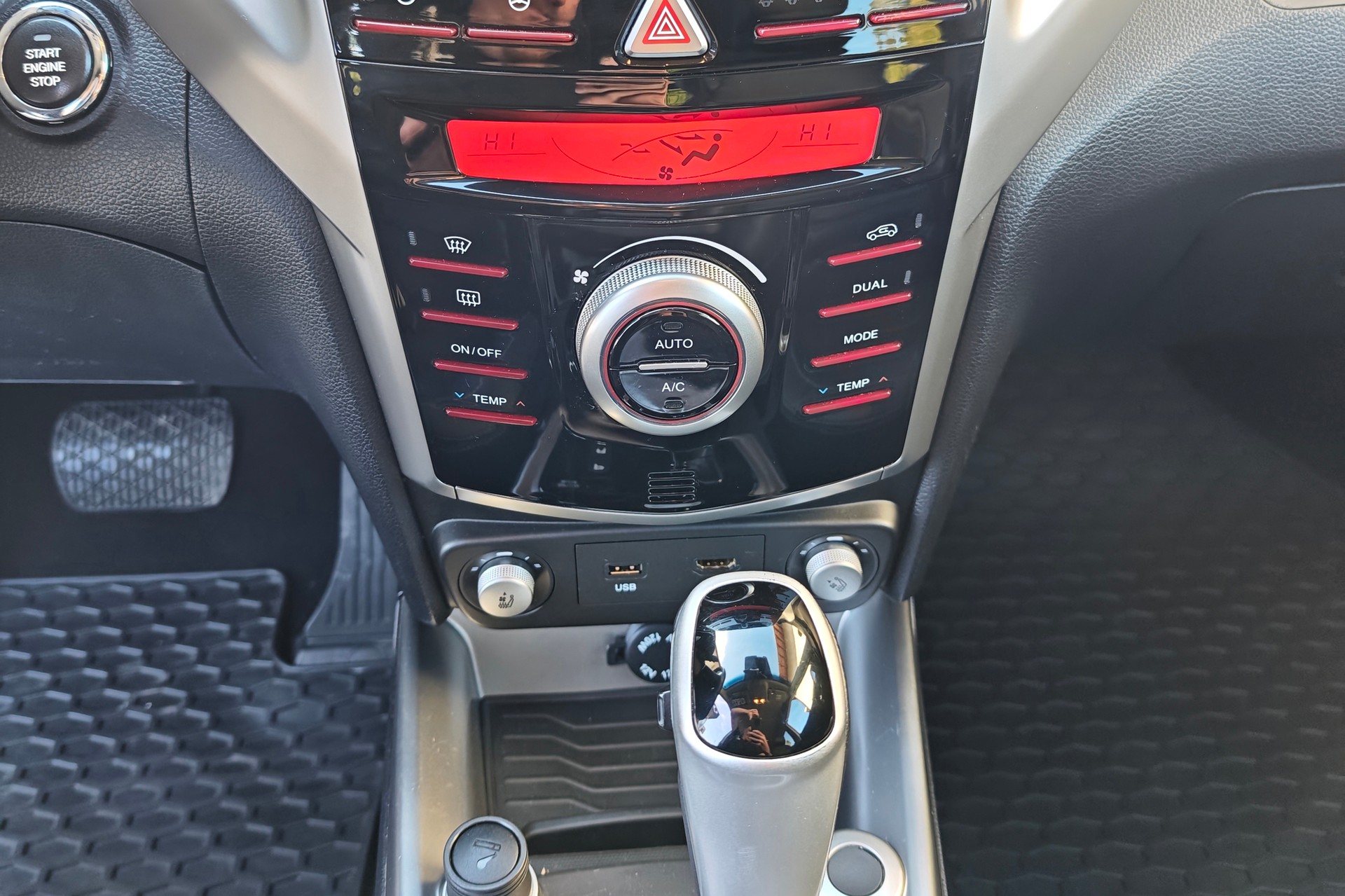 KGM-SsangYong Tivoli 1.6 eXDi Sapphire 4WD Automatic-image-11