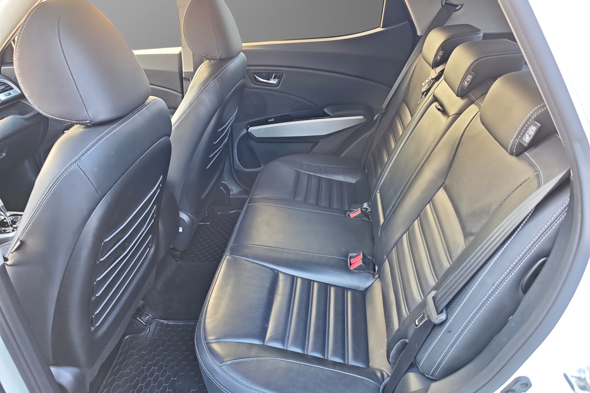 KGM-SsangYong Tivoli 1.6 eXDi Sapphire 4WD Automatic-image-13
