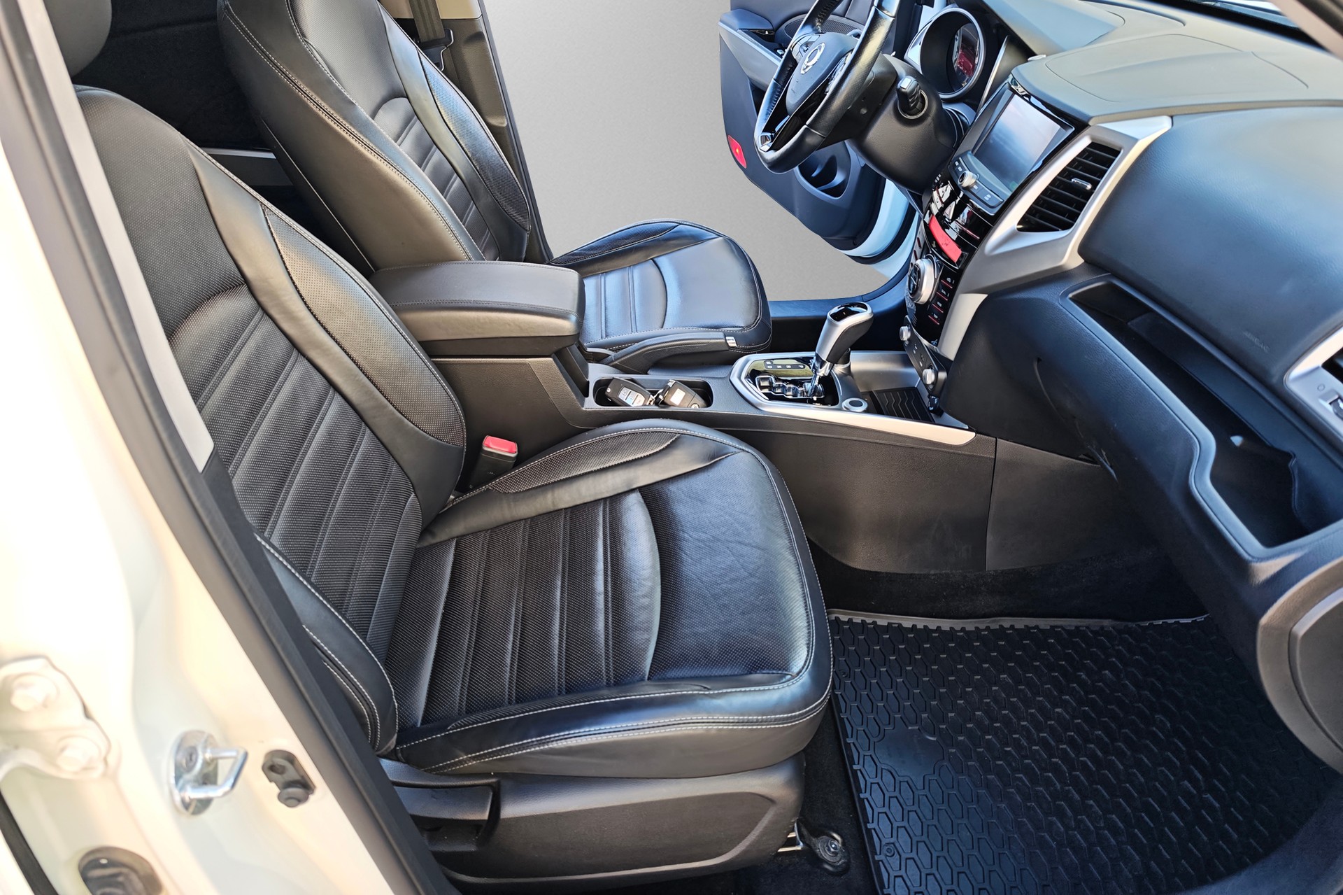KGM-SsangYong Tivoli 1.6 eXDi Sapphire 4WD Automatic-image-9