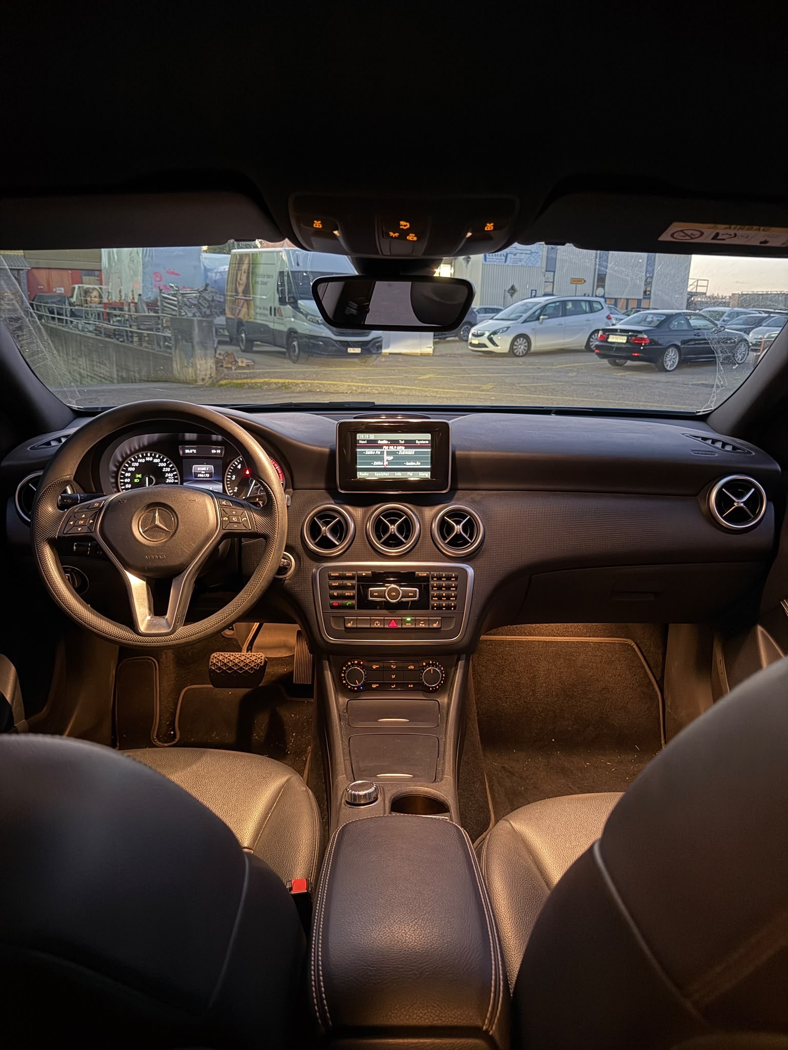 MERCEDES-BENZ A 180 Style 7G-DCT-image-9