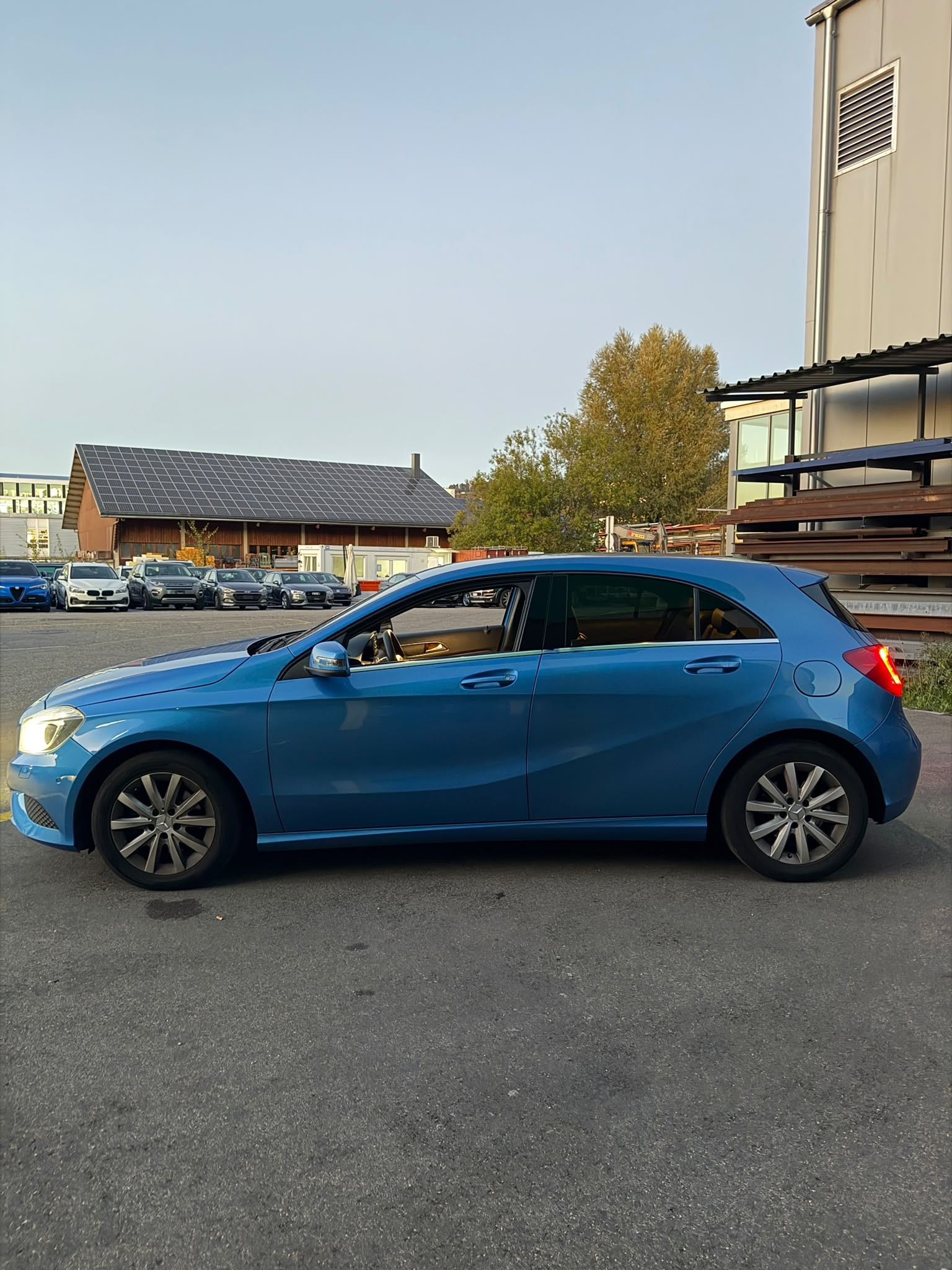 MERCEDES-BENZ A 180 Style 7G-DCT-image-3
