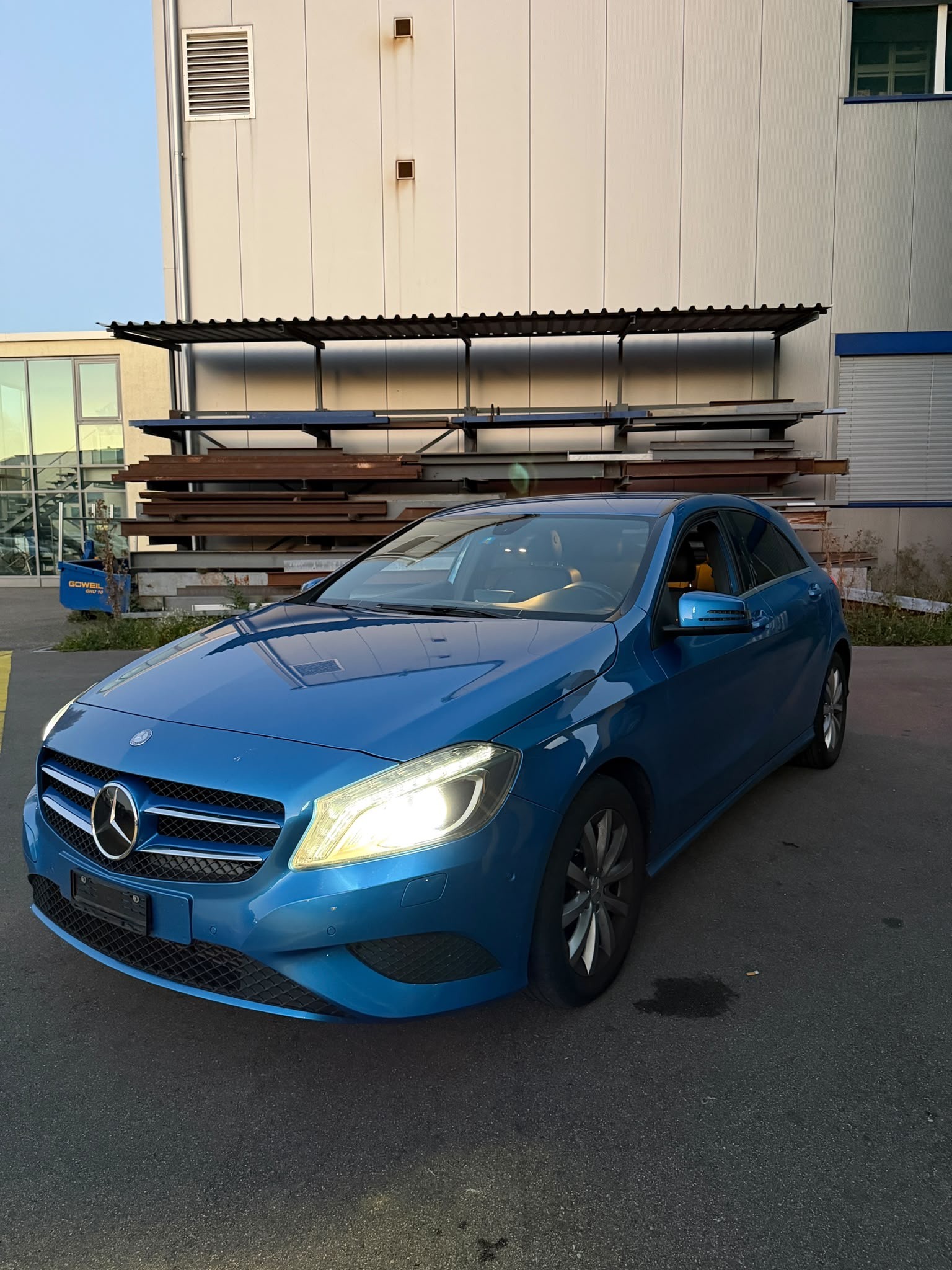 MERCEDES-BENZ A 180 Style 7G-DCT-image-2
