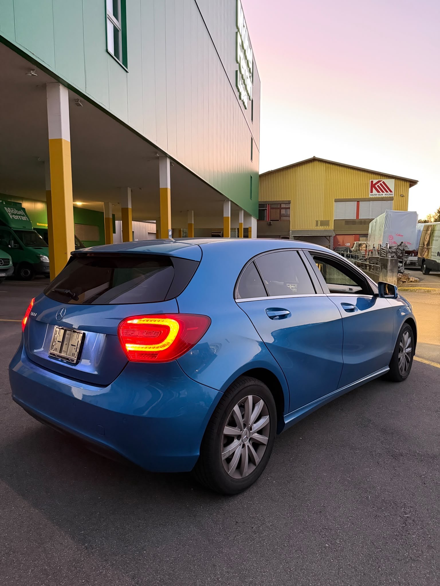MERCEDES-BENZ A 180 Style 7G-DCT-image-6