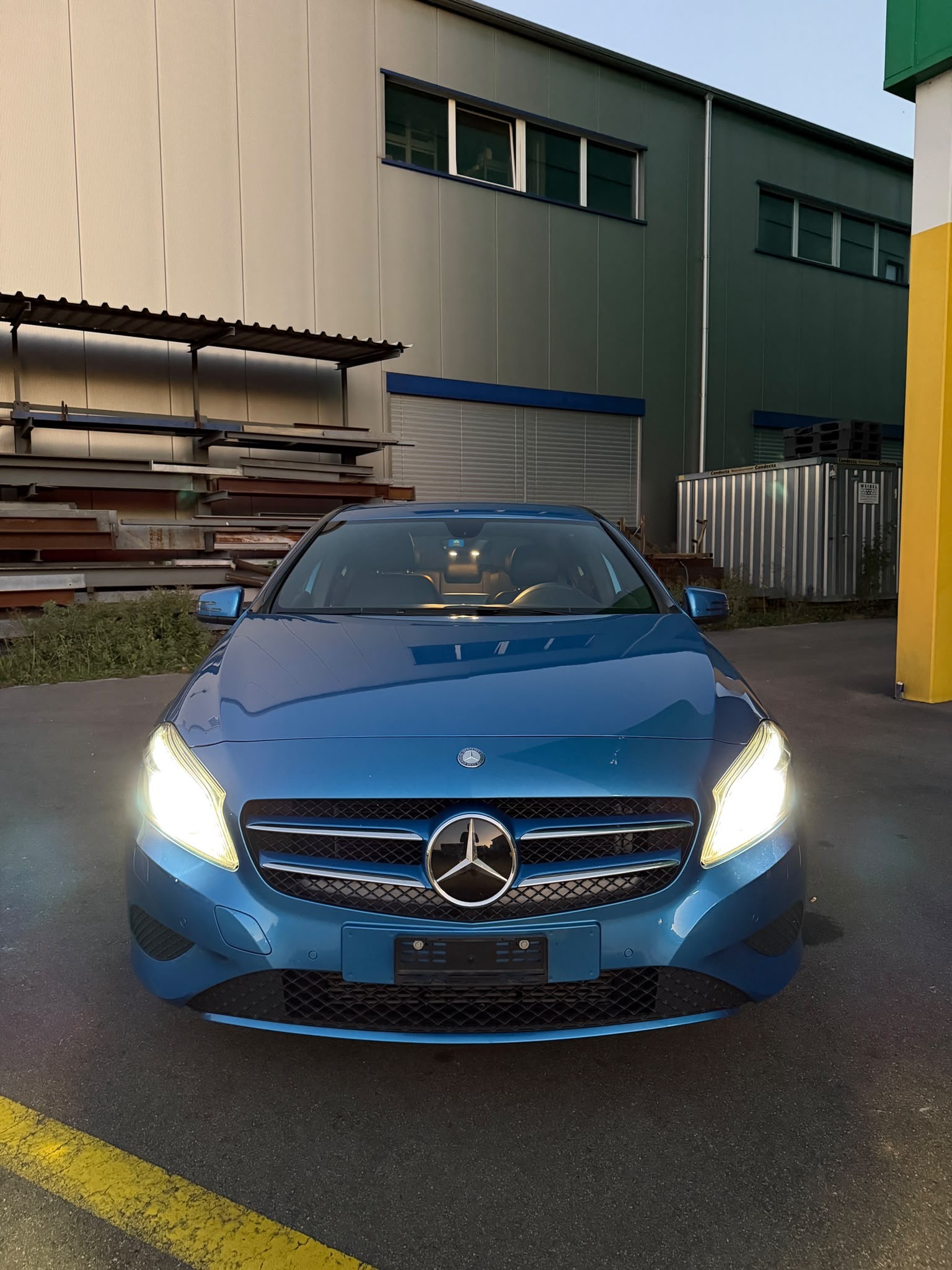 MERCEDES-BENZ A 180 Style 7G-DCT-image-1