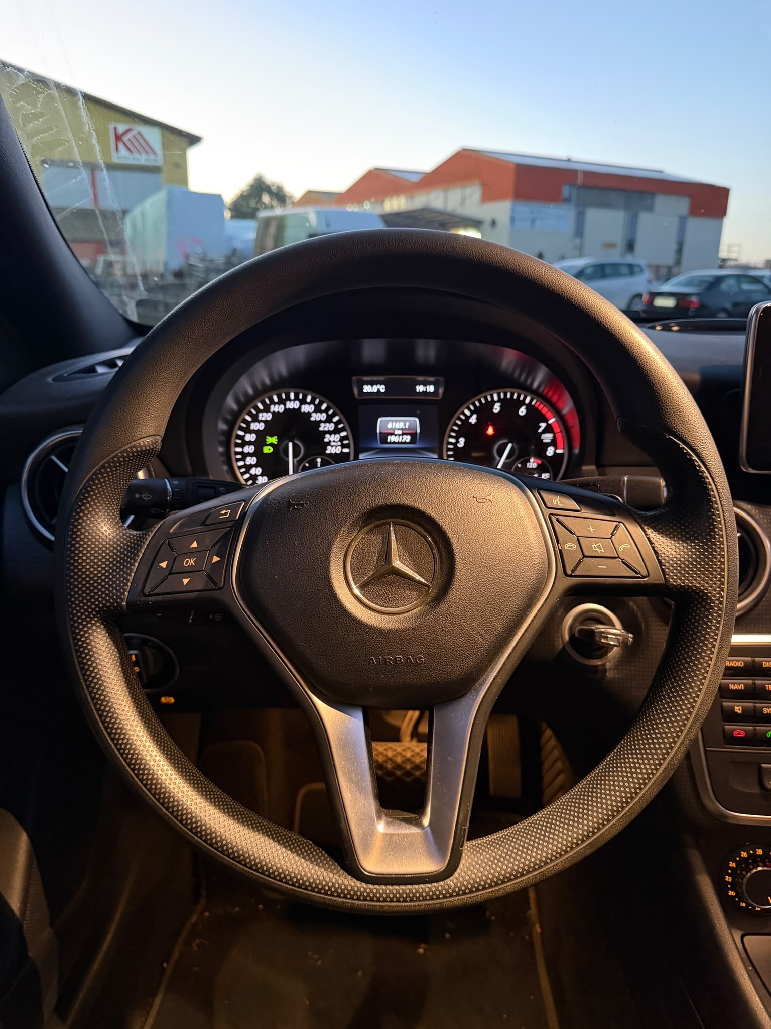 MERCEDES-BENZ A 180 Style 7G-DCT-image-11