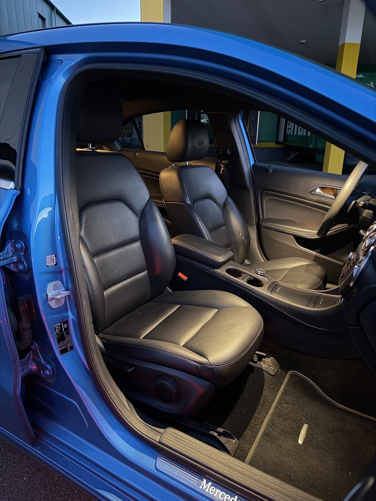 MERCEDES-BENZ A 180 Style 7G-DCT-image-13