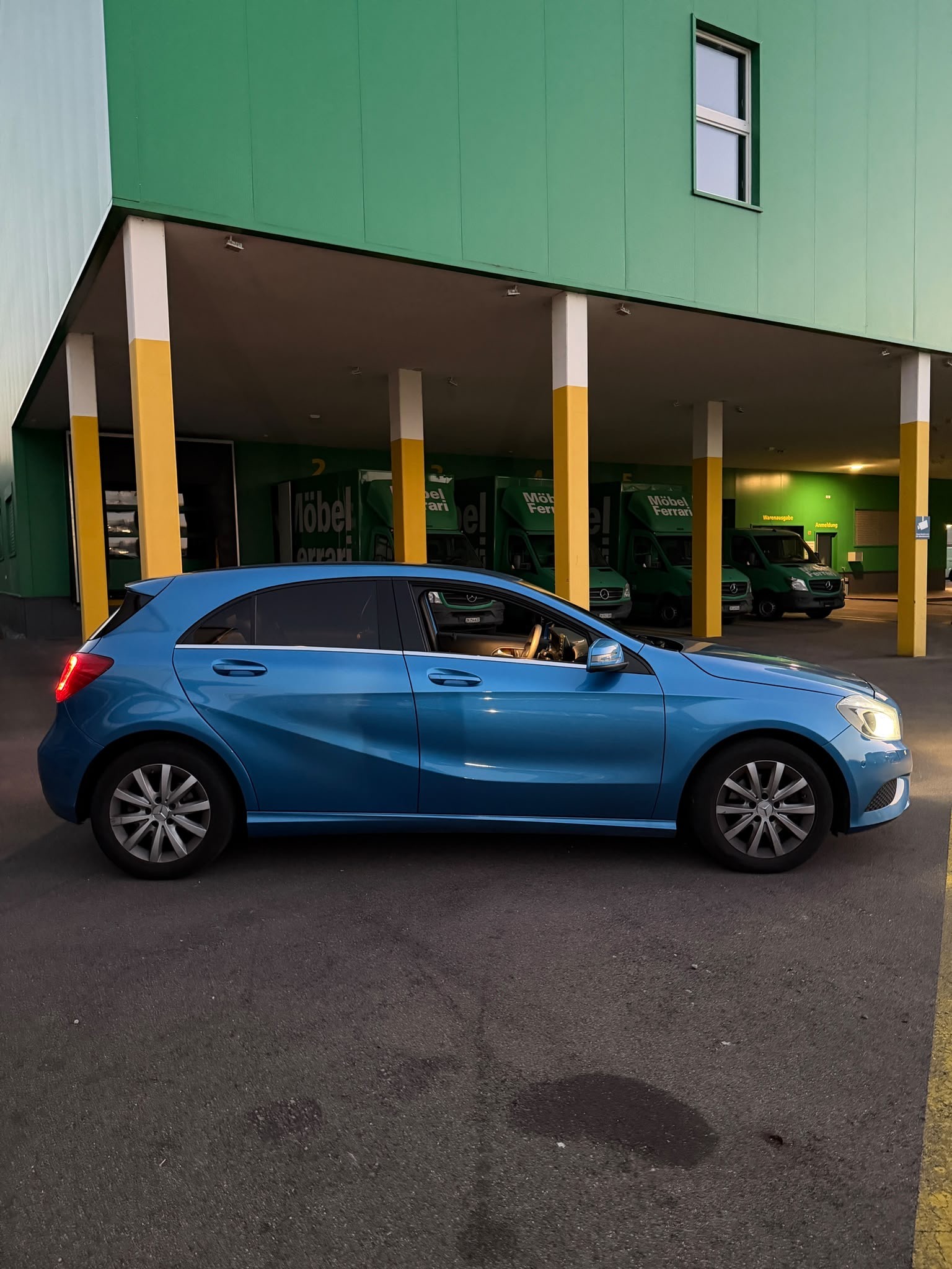 MERCEDES-BENZ A 180 Style 7G-DCT-image-7