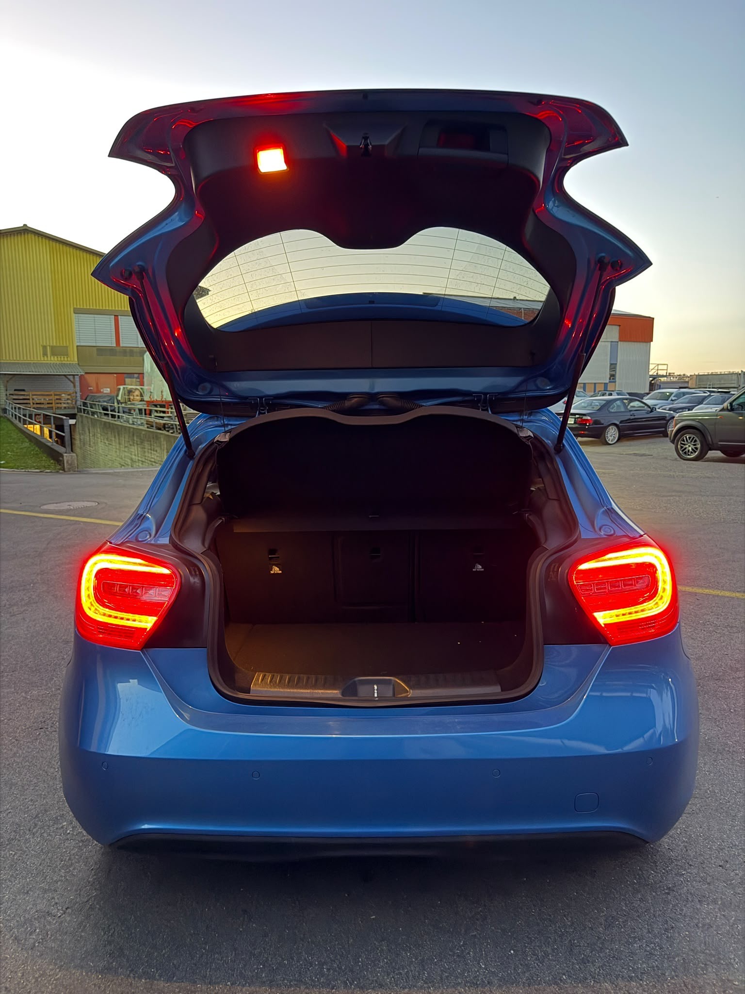 MERCEDES-BENZ A 180 Style 7G-DCT-image-15