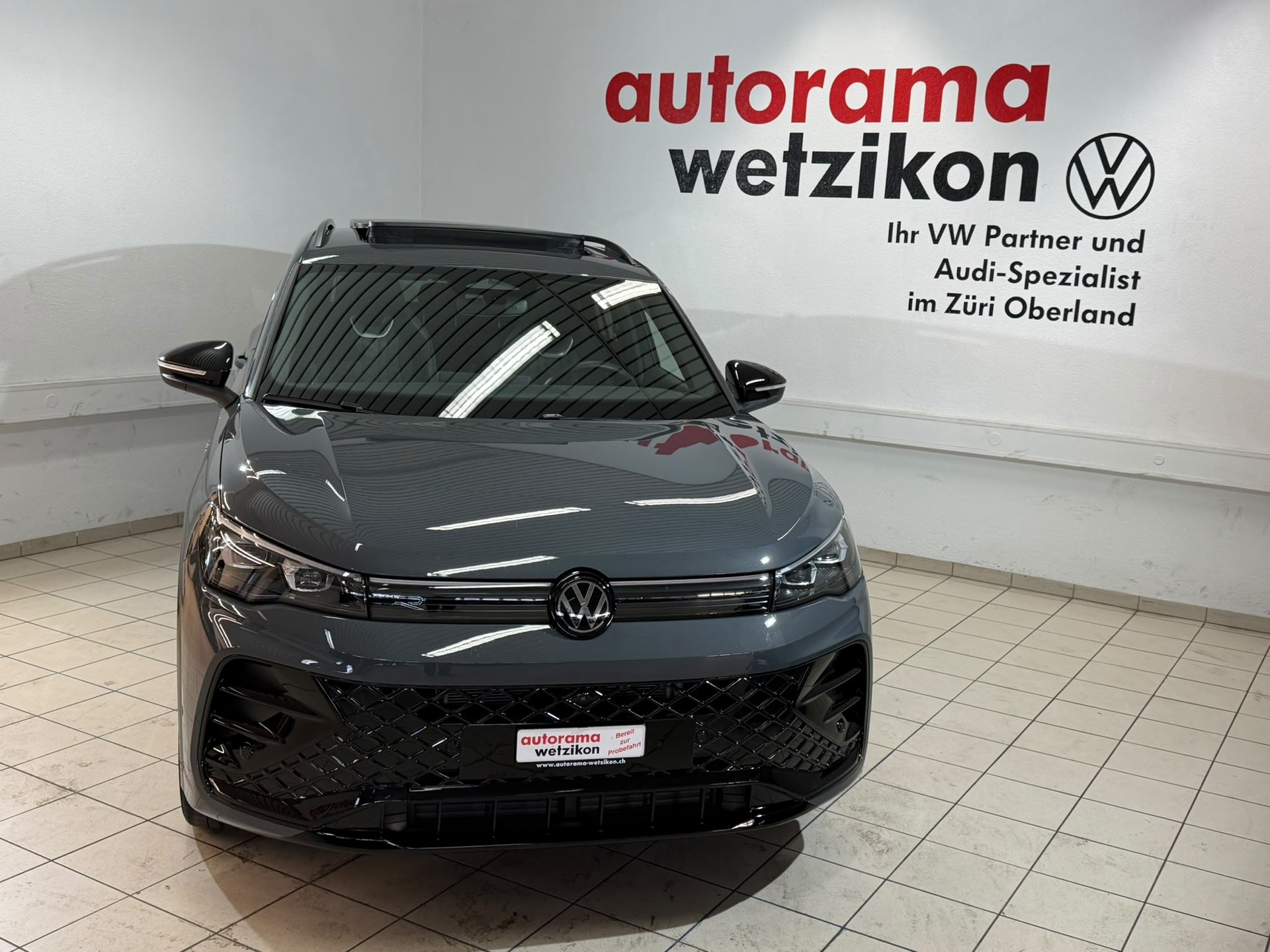 VW Tiguan 2.0 TSI DSG R-Line 4Motion-image-1
