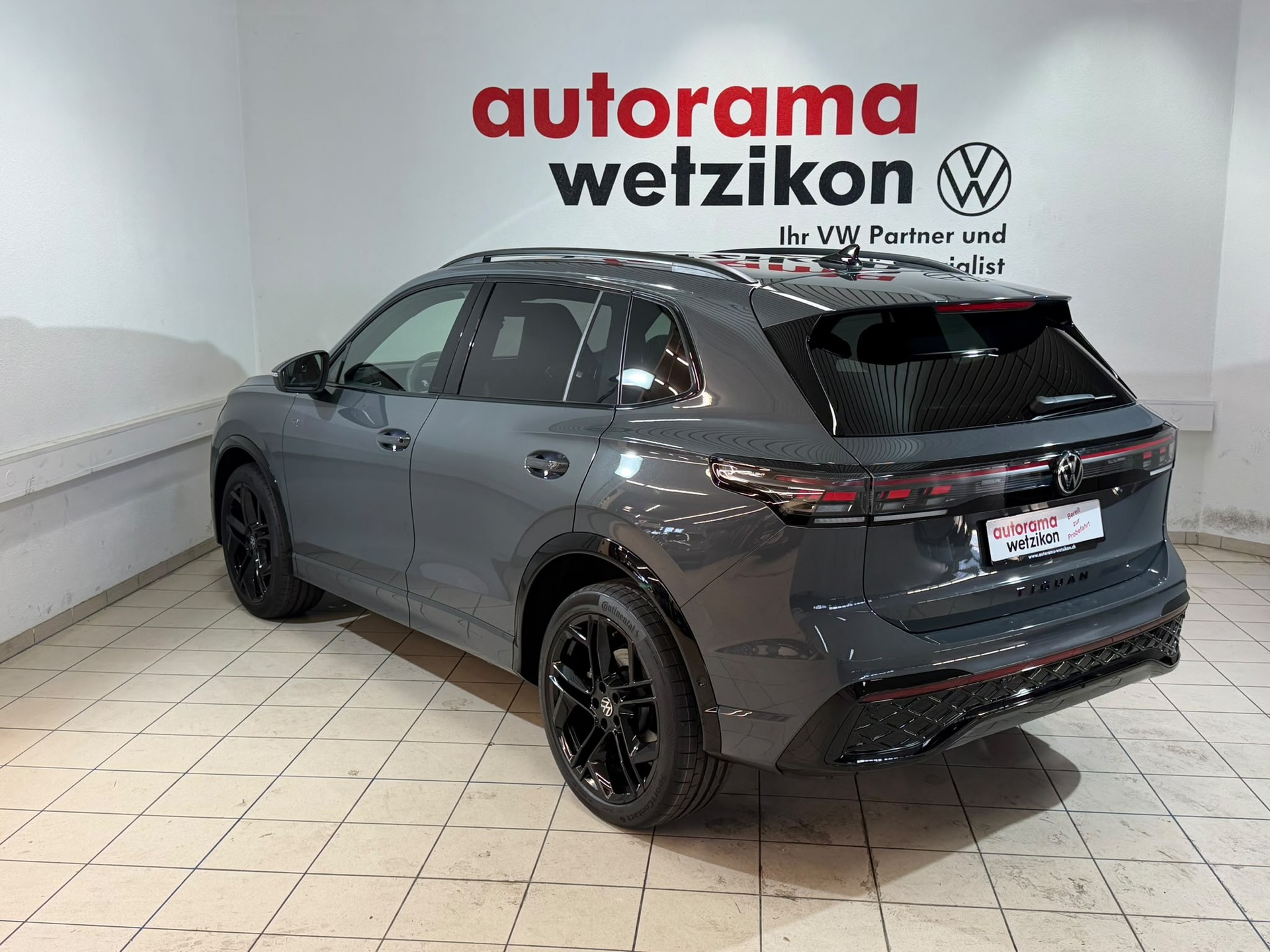 VW Tiguan 2.0 TSI DSG R-Line 4Motion-image-2