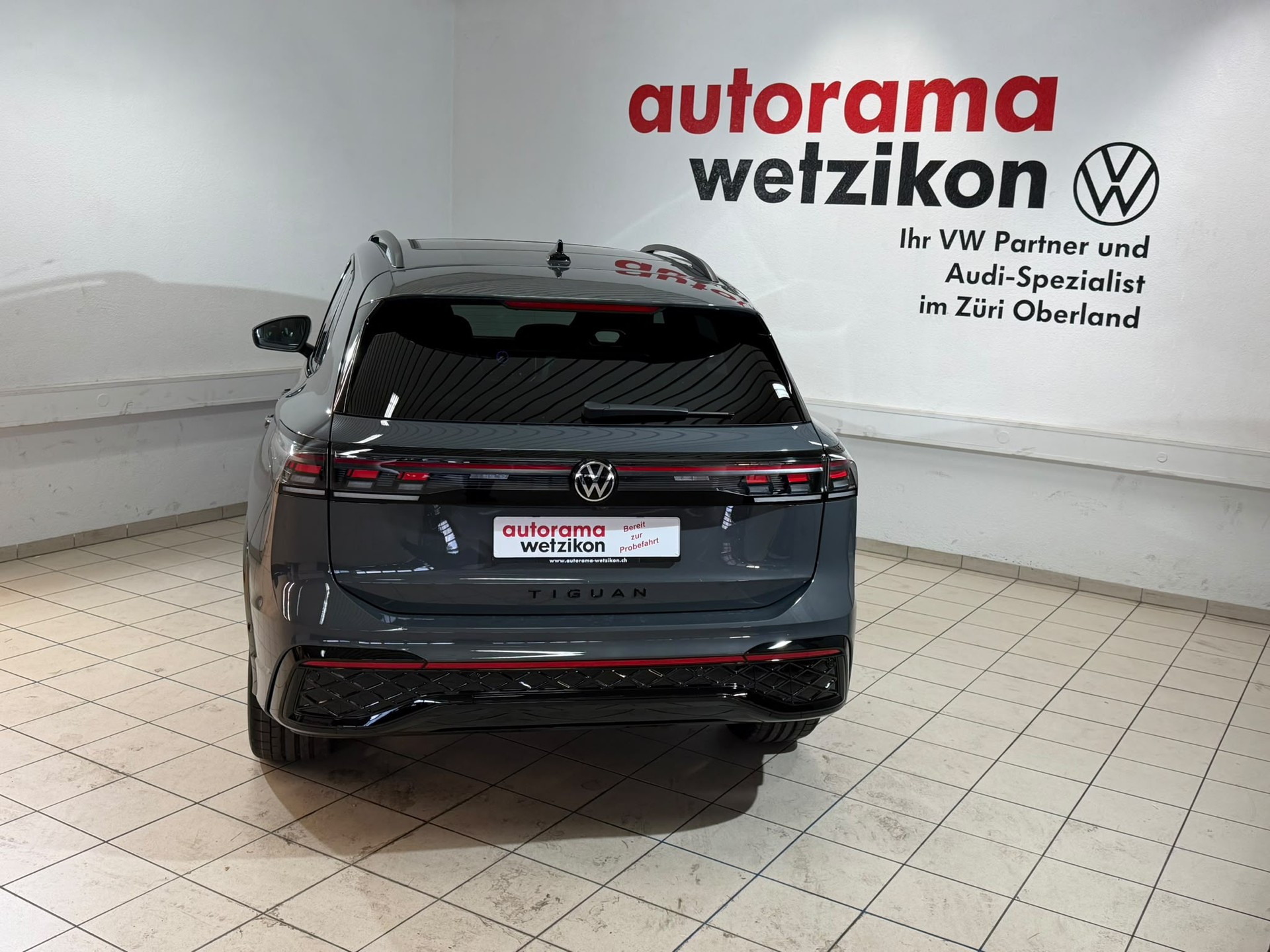 VW Tiguan 2.0 TSI DSG R-Line 4Motion-image-3