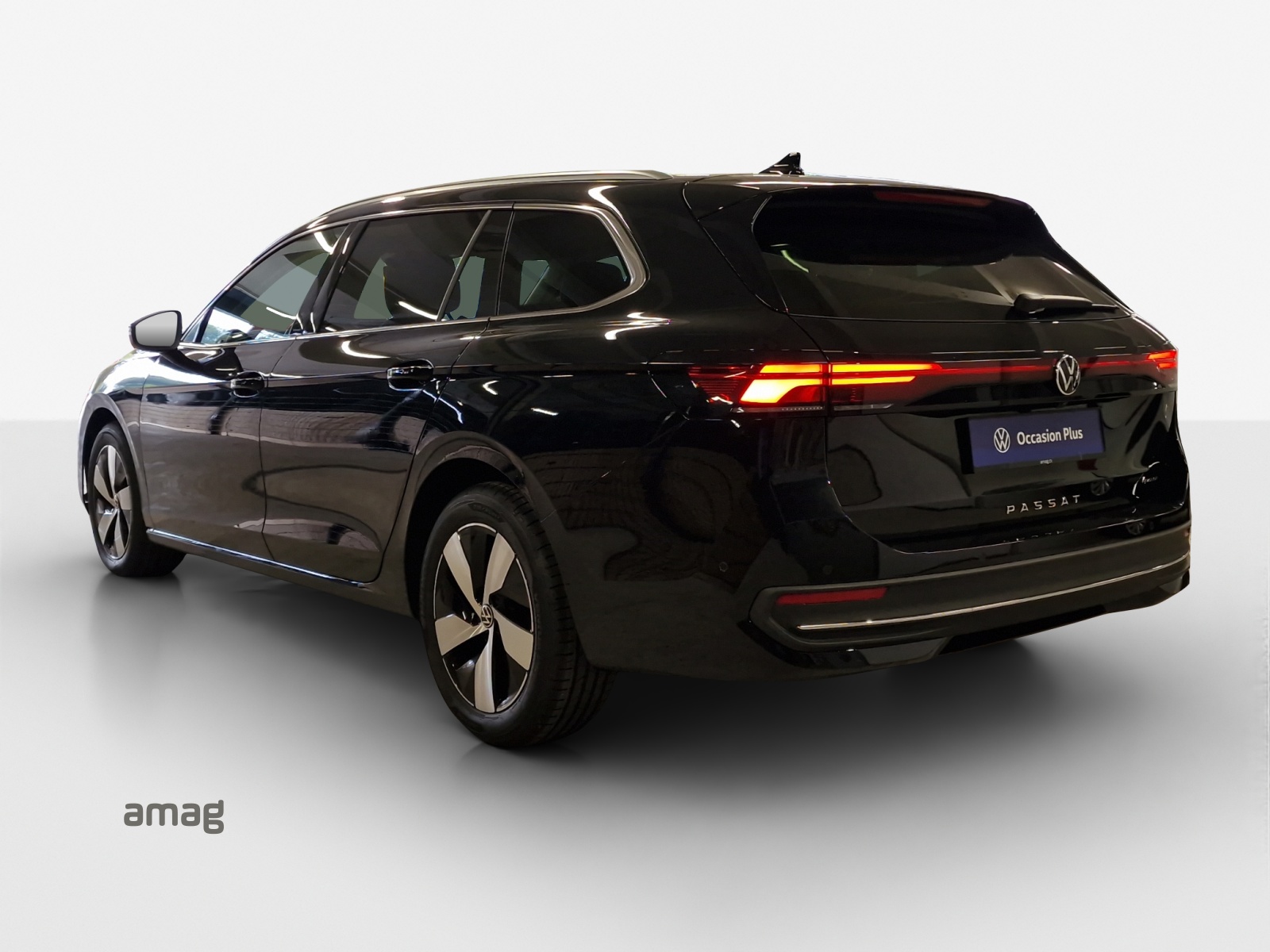 VW Passat Variant 2.0 TDI evo Business 4 Motion DSG-image-2