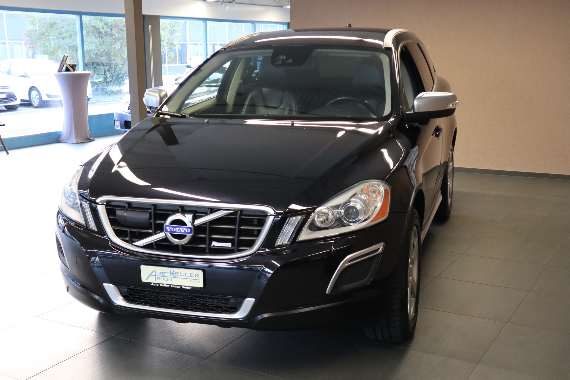 VOLVO XC60 2.4 D5 Kinetic R-Design AWD-image-3
