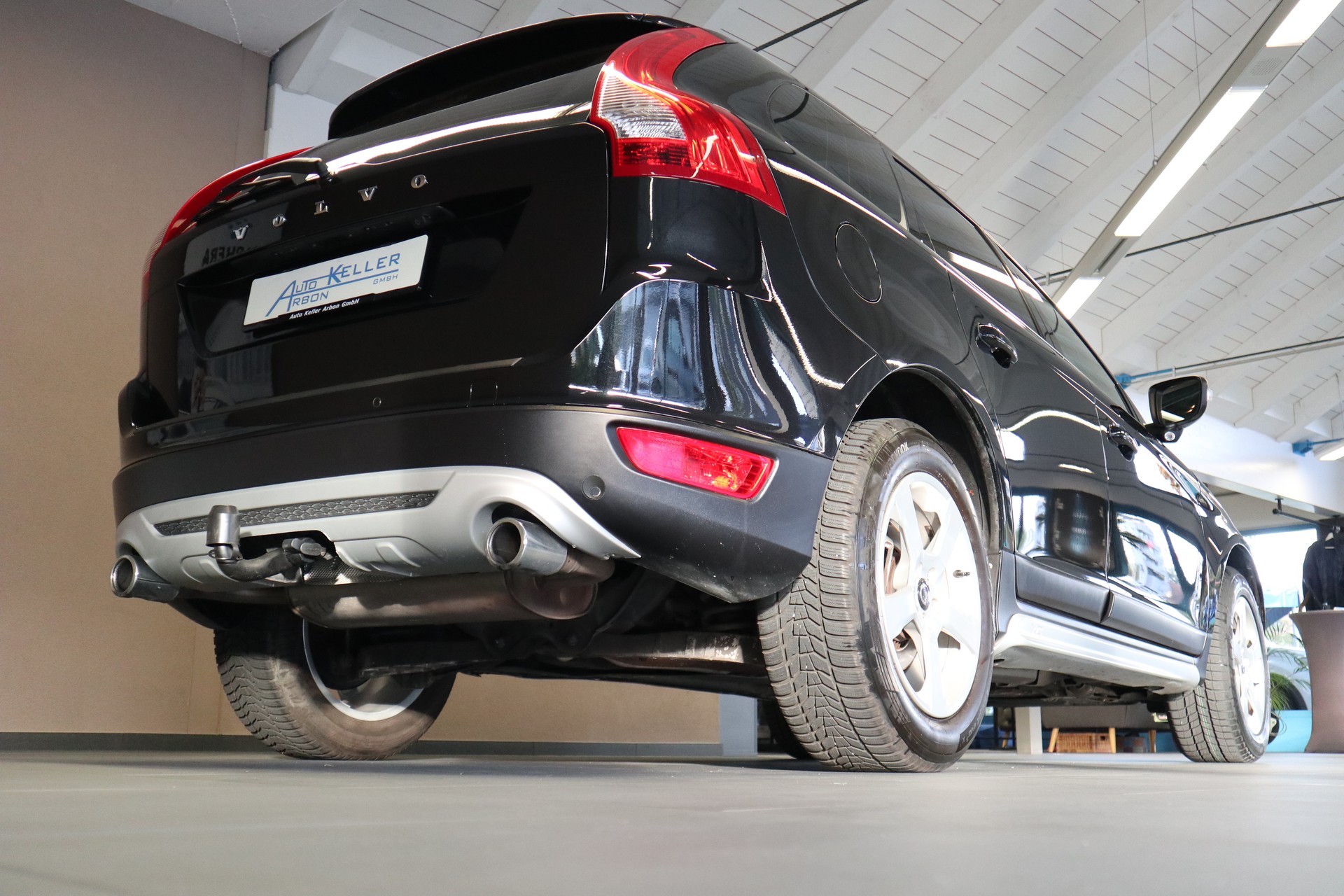 VOLVO XC60 2.4 D5 Kinetic R-Design AWD-image-5