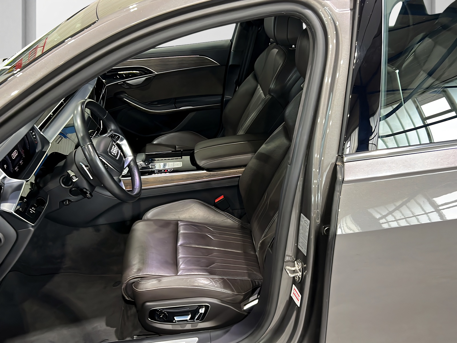 AUDI A8 55 TFSI qu**Matrix,StHz,Luftfahrwerk,Panodach,Massage**Np. CHF 167'269**-image-7