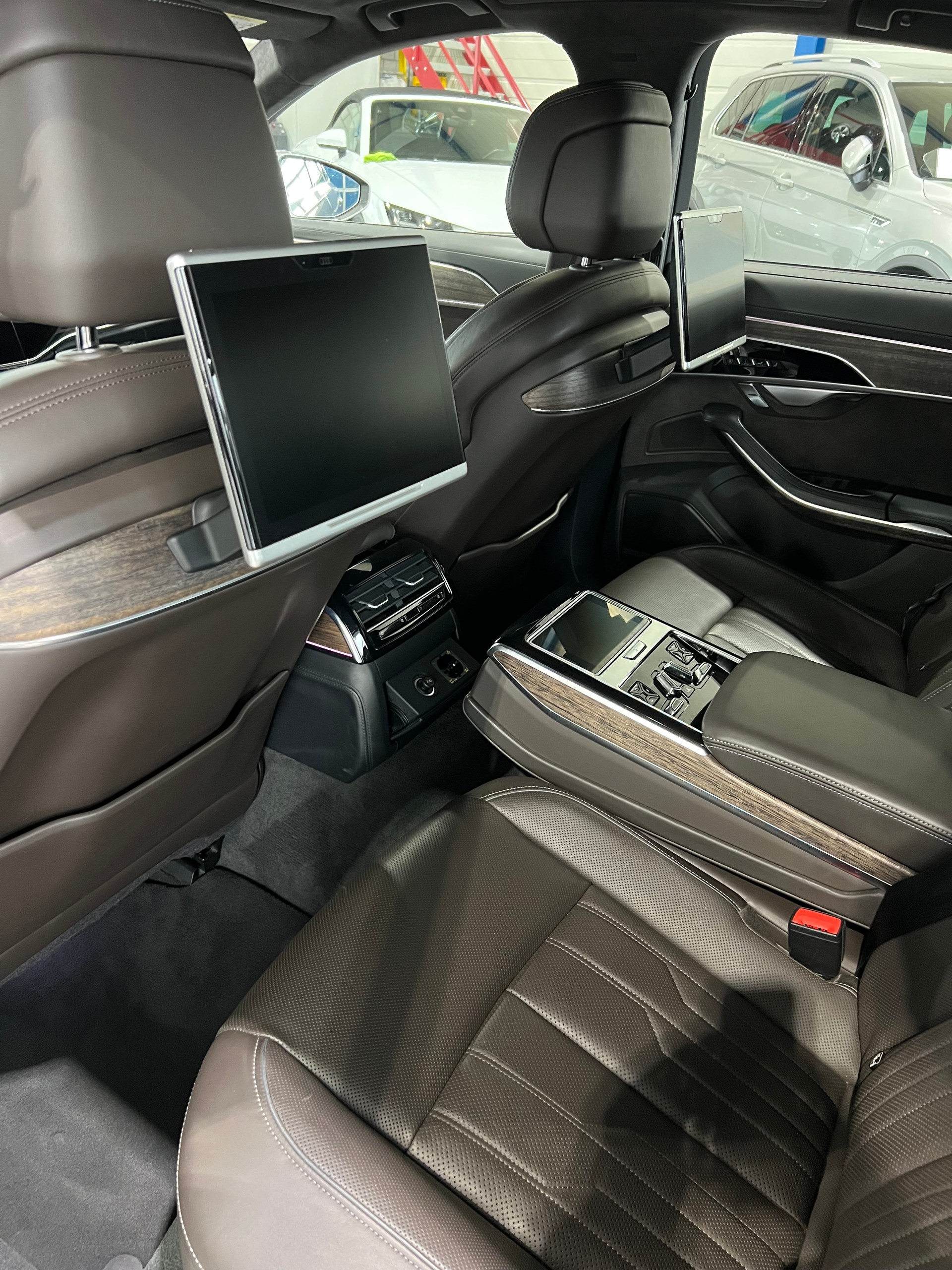 AUDI A8 55 TFSI qu**Matrix,StHz,Luftfahrwerk,Panodach,Massage**Np. CHF 167'269**-image-13