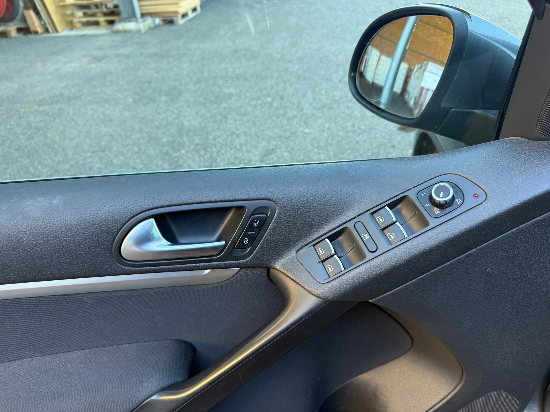 VW Tiguan 2.0 TDI Sport&Style 4Motion-image-10