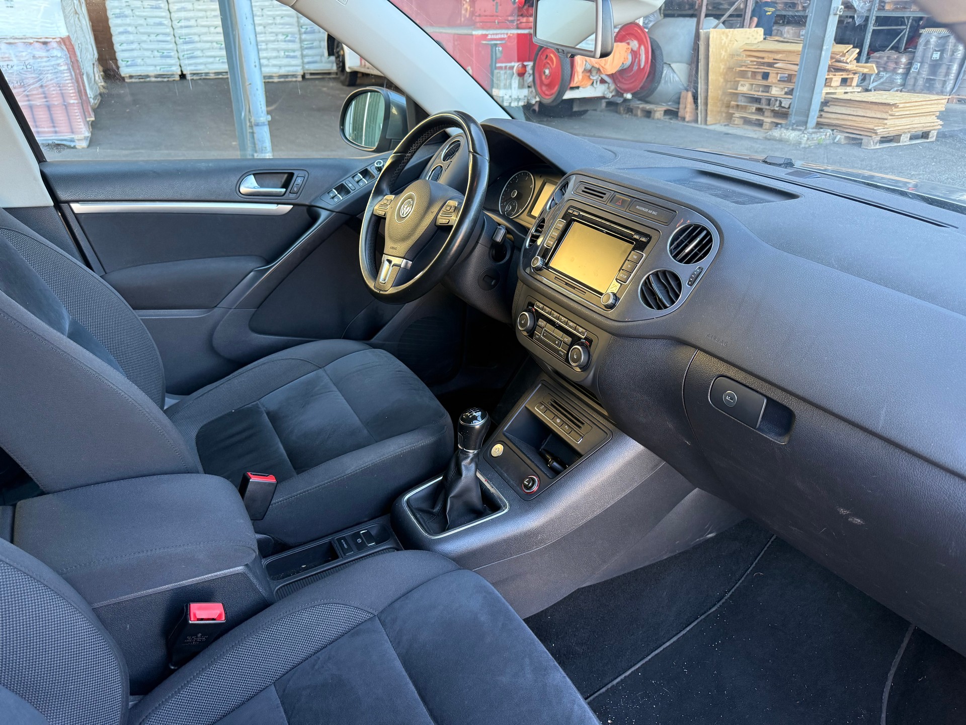 VW Tiguan 2.0 TDI Sport&Style 4Motion-image-9
