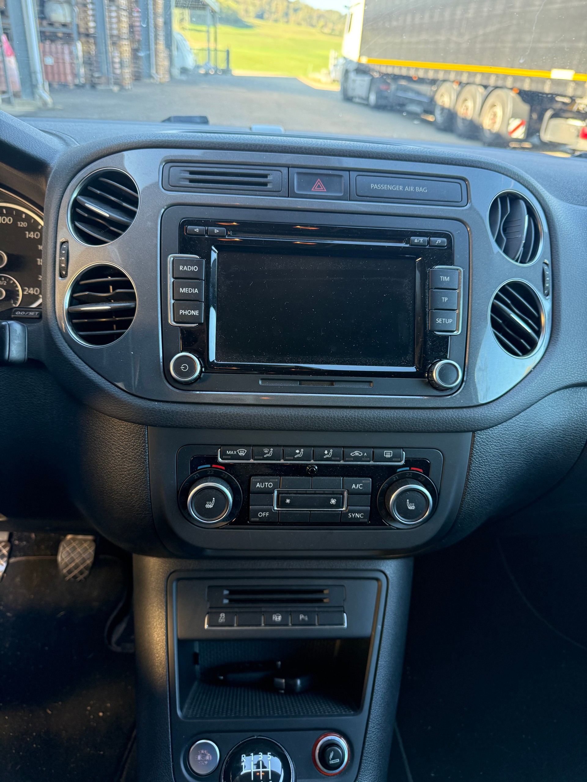 VW Tiguan 2.0 TDI Sport&Style 4Motion-image-12
