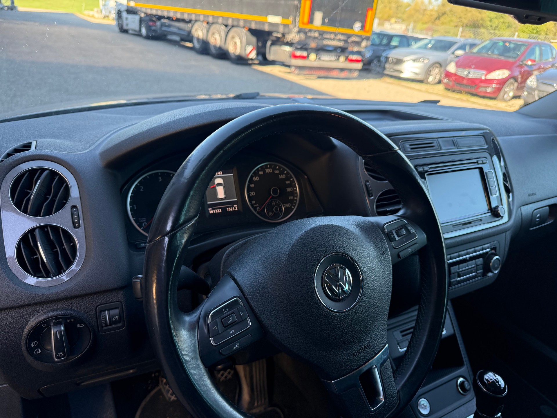VW Tiguan 2.0 TDI Sport&Style 4Motion-image-11