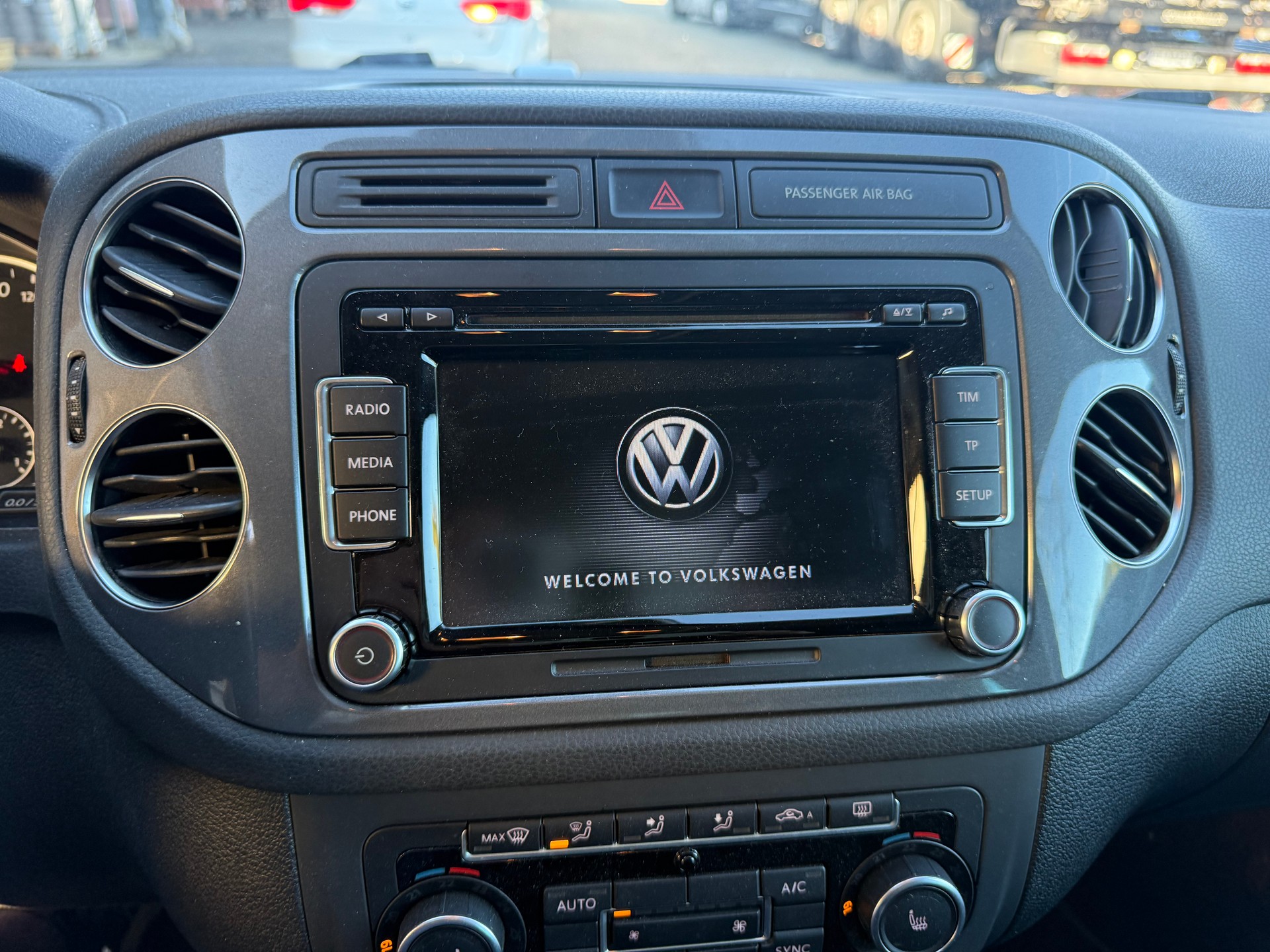 VW Tiguan 2.0 TDI Sport&Style 4Motion-image-16