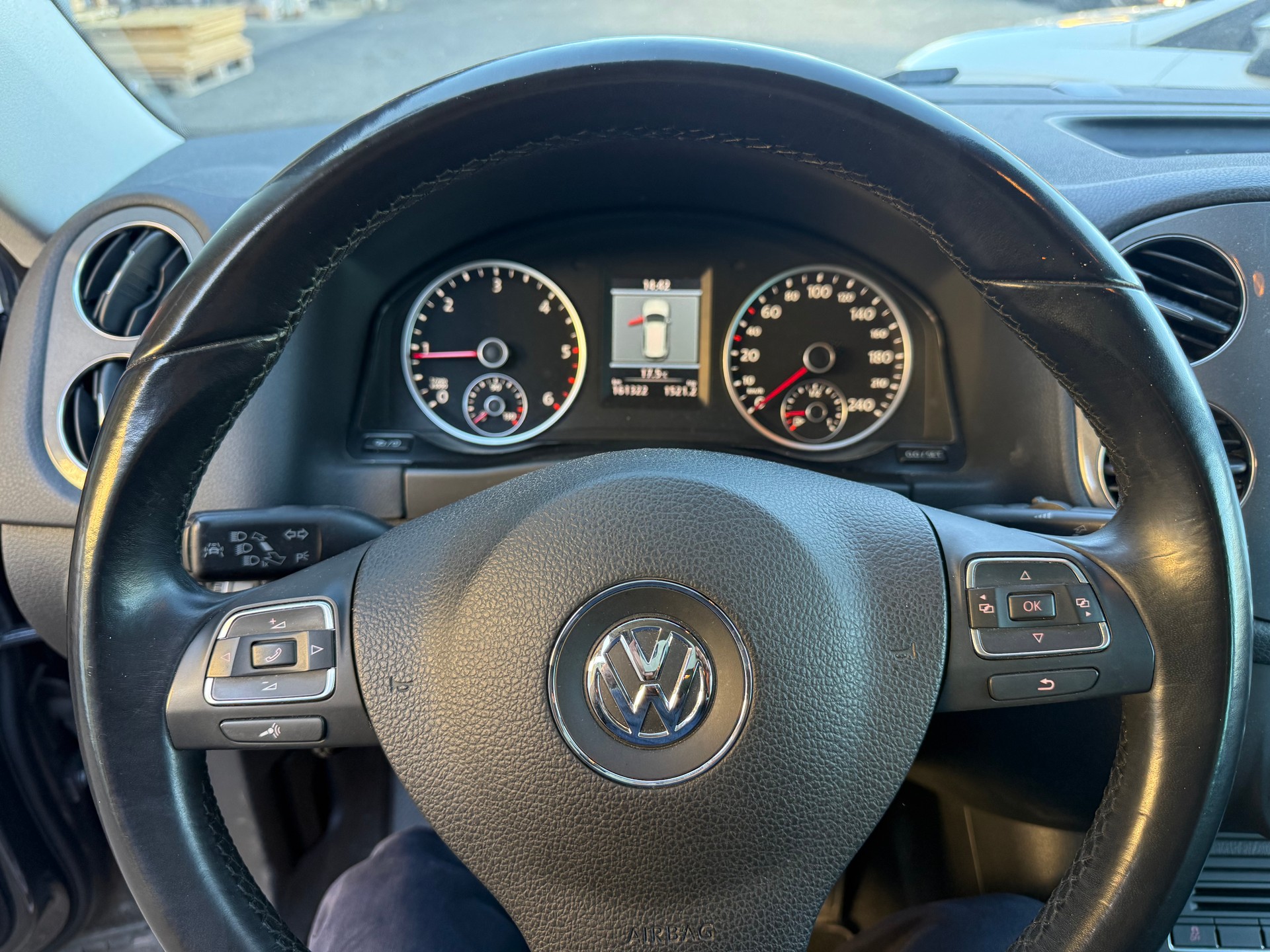 VW Tiguan 2.0 TDI Sport&Style 4Motion-image-15
