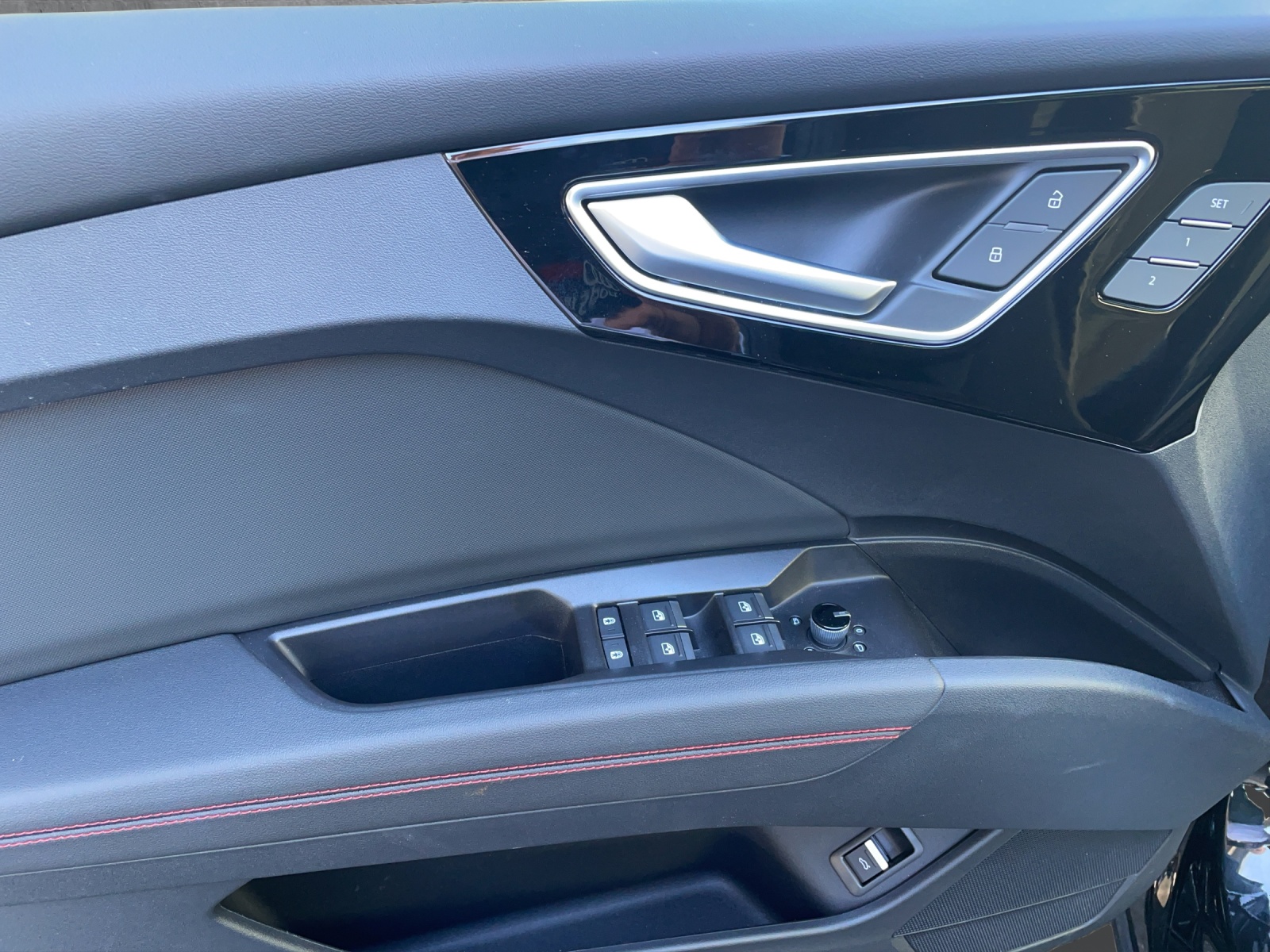 AUDI Q4 e-tron 45 Edition Swiss Ski quattro-image-8