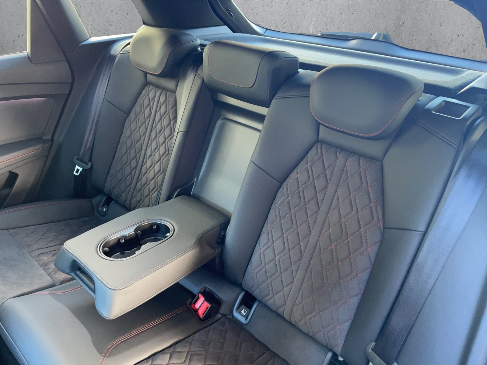 AUDI Q4 e-tron 45 Edition Swiss Ski quattro-image-13
