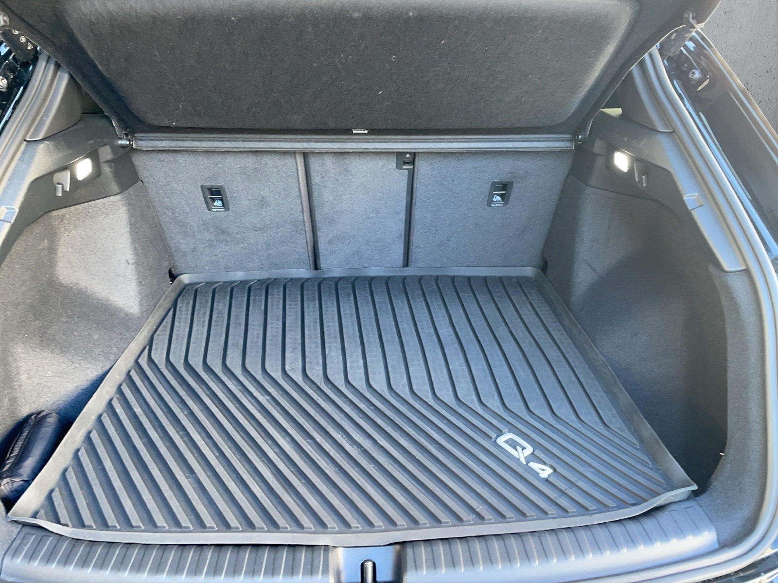 AUDI Q4 e-tron 45 Edition Swiss Ski quattro-image-14