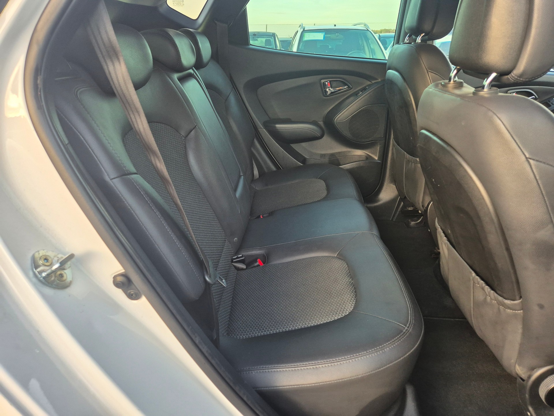 HYUNDAI iX 35 2.0 Premium 4WD Automatic-image-8