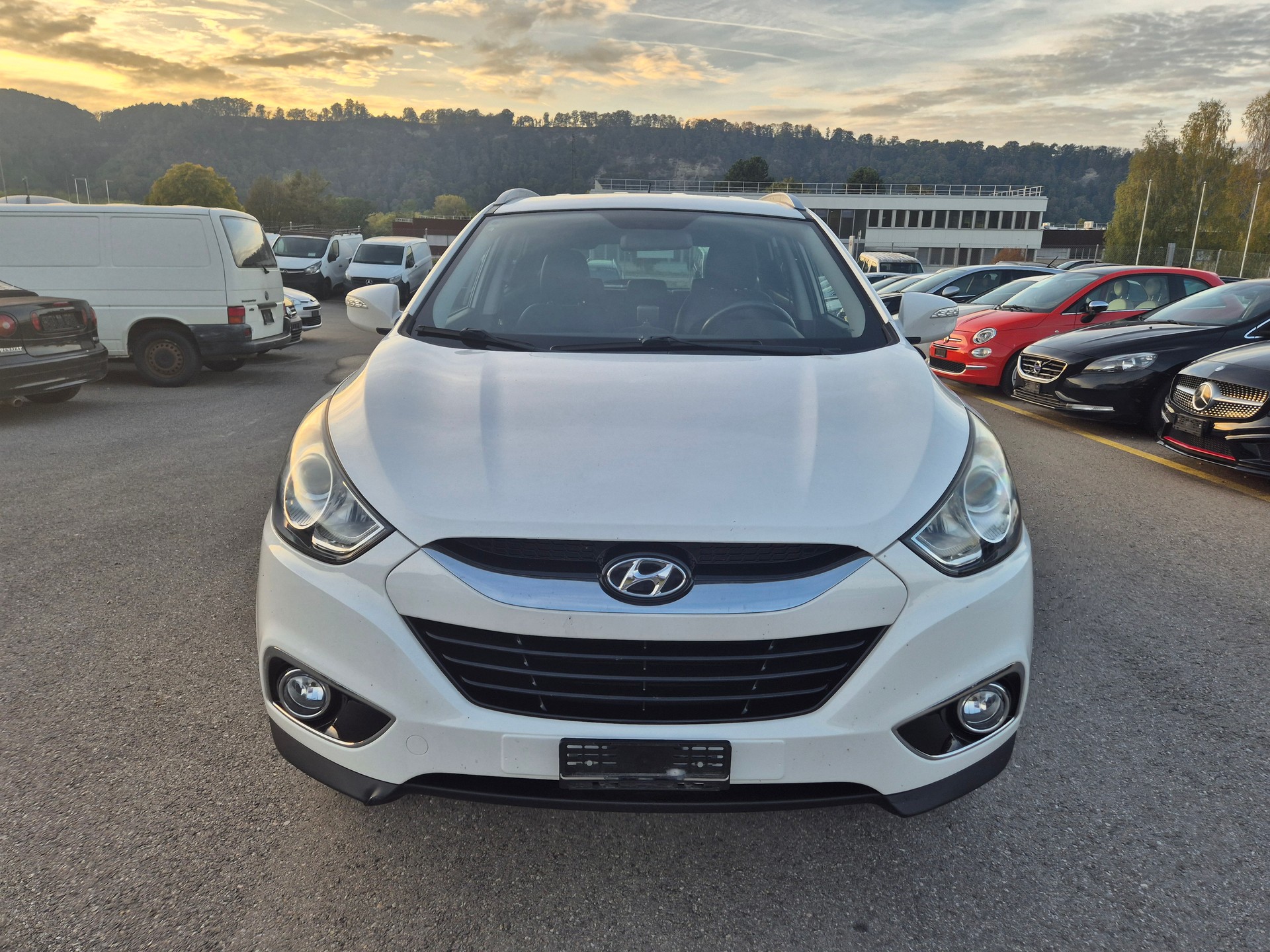 HYUNDAI iX 35 2.0 Premium 4WD Automatic-image-9