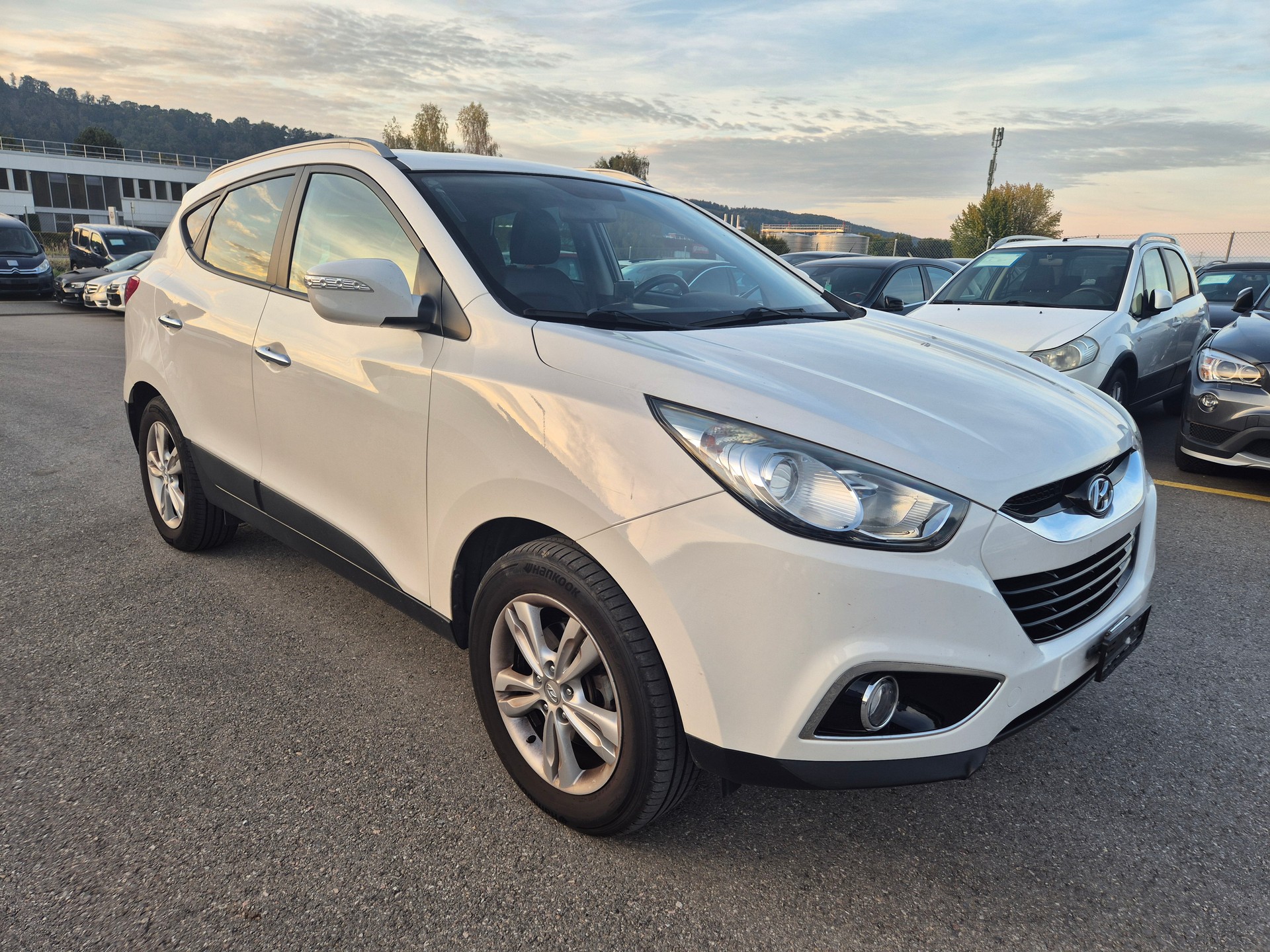 HYUNDAI iX 35 2.0 Premium 4WD Automatic-image-5